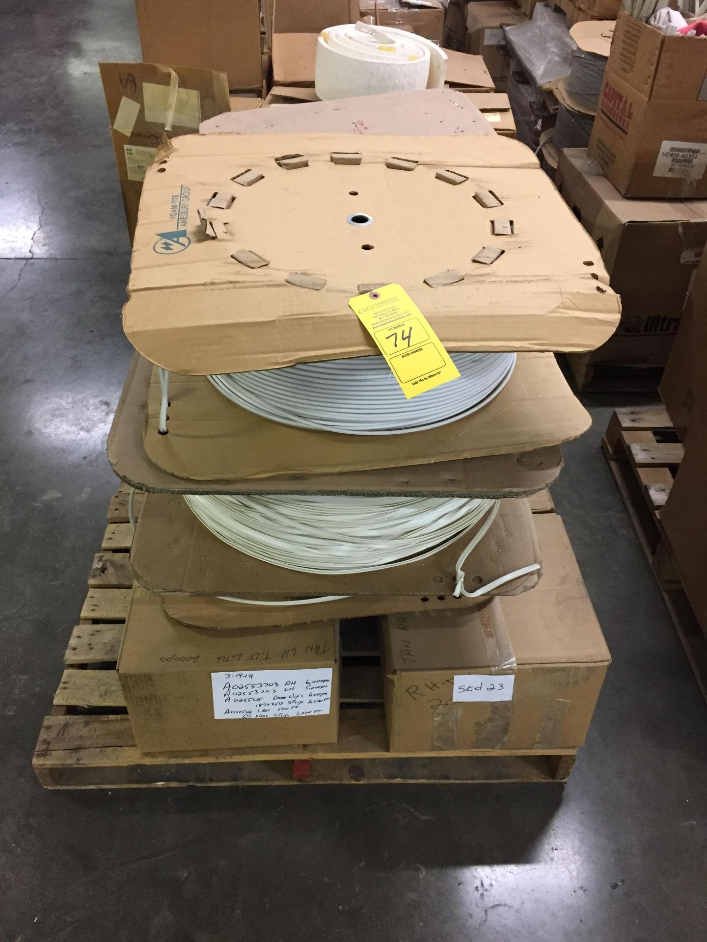 PALLET OF WEATHER STRIP (6,000 PIECES) RIGHT HAND TILT HATCH; (5,200 PIECES) LEFT HAND TILT