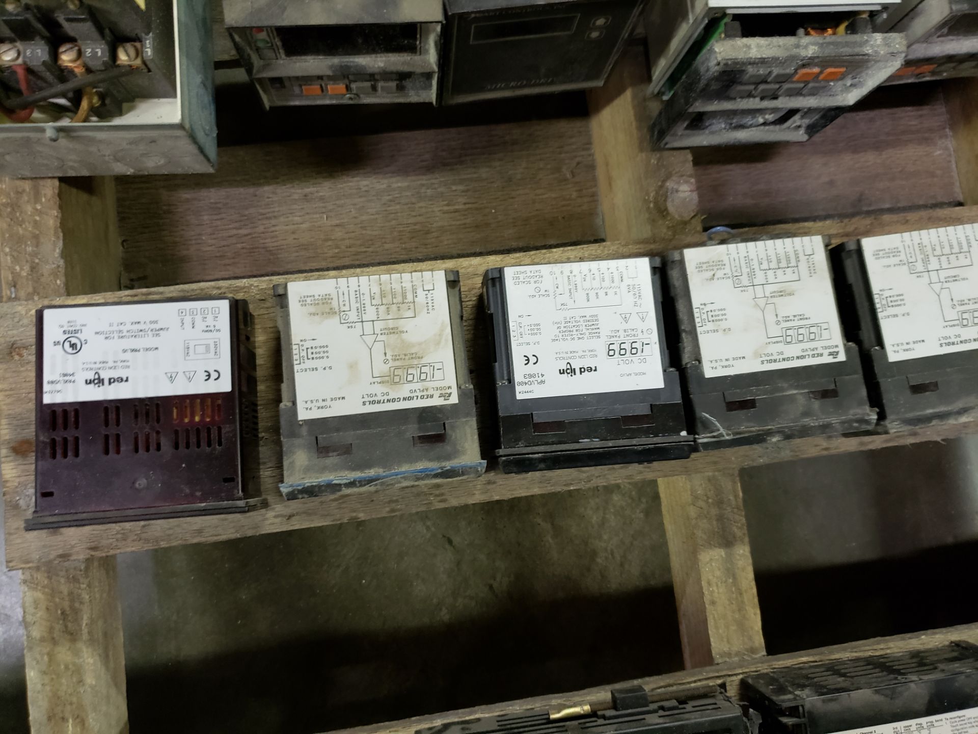 PALLET OF VARIOUS CONTROLS - Image 7 of 10