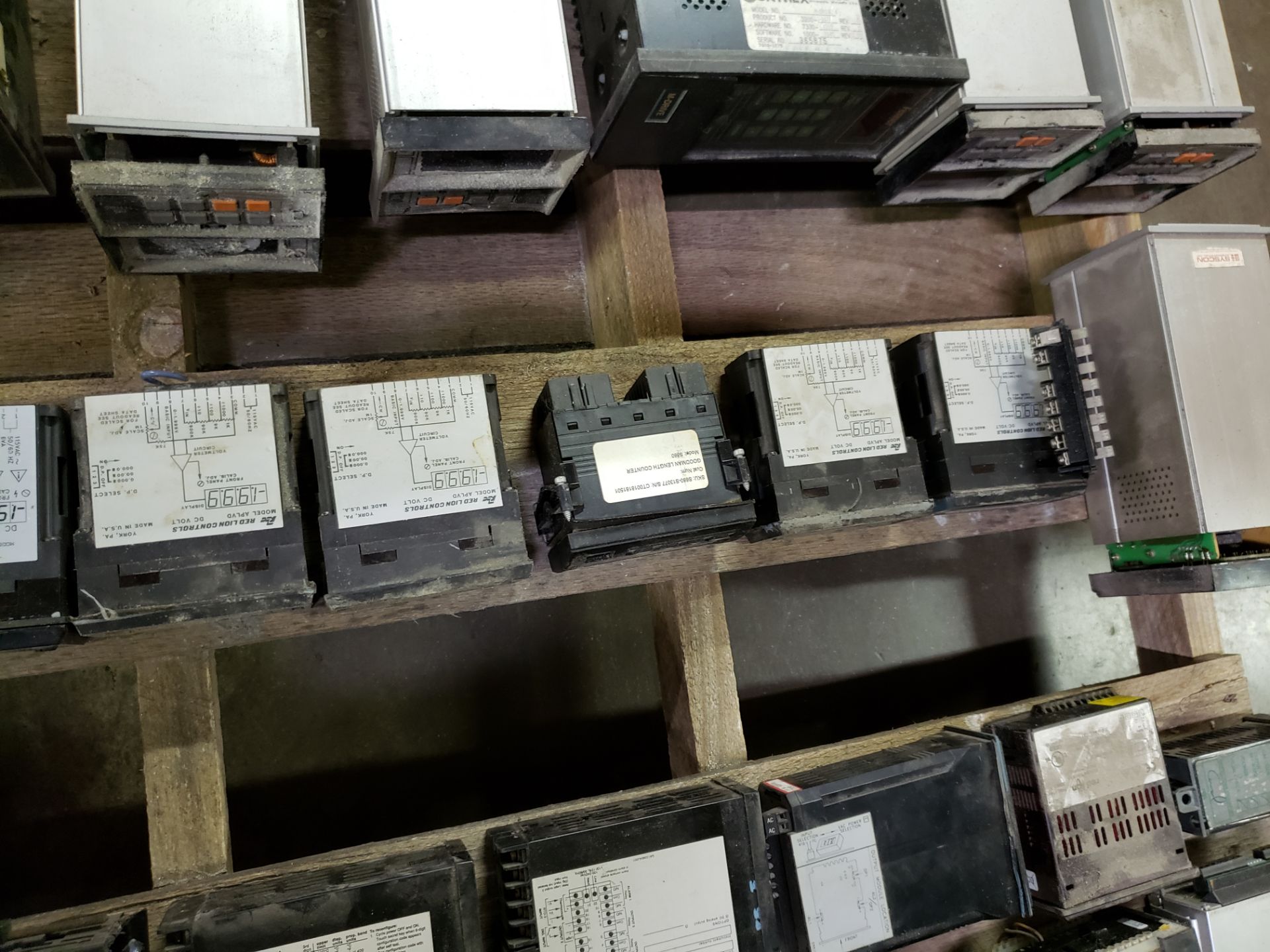 PALLET OF VARIOUS CONTROLS - Image 8 of 10