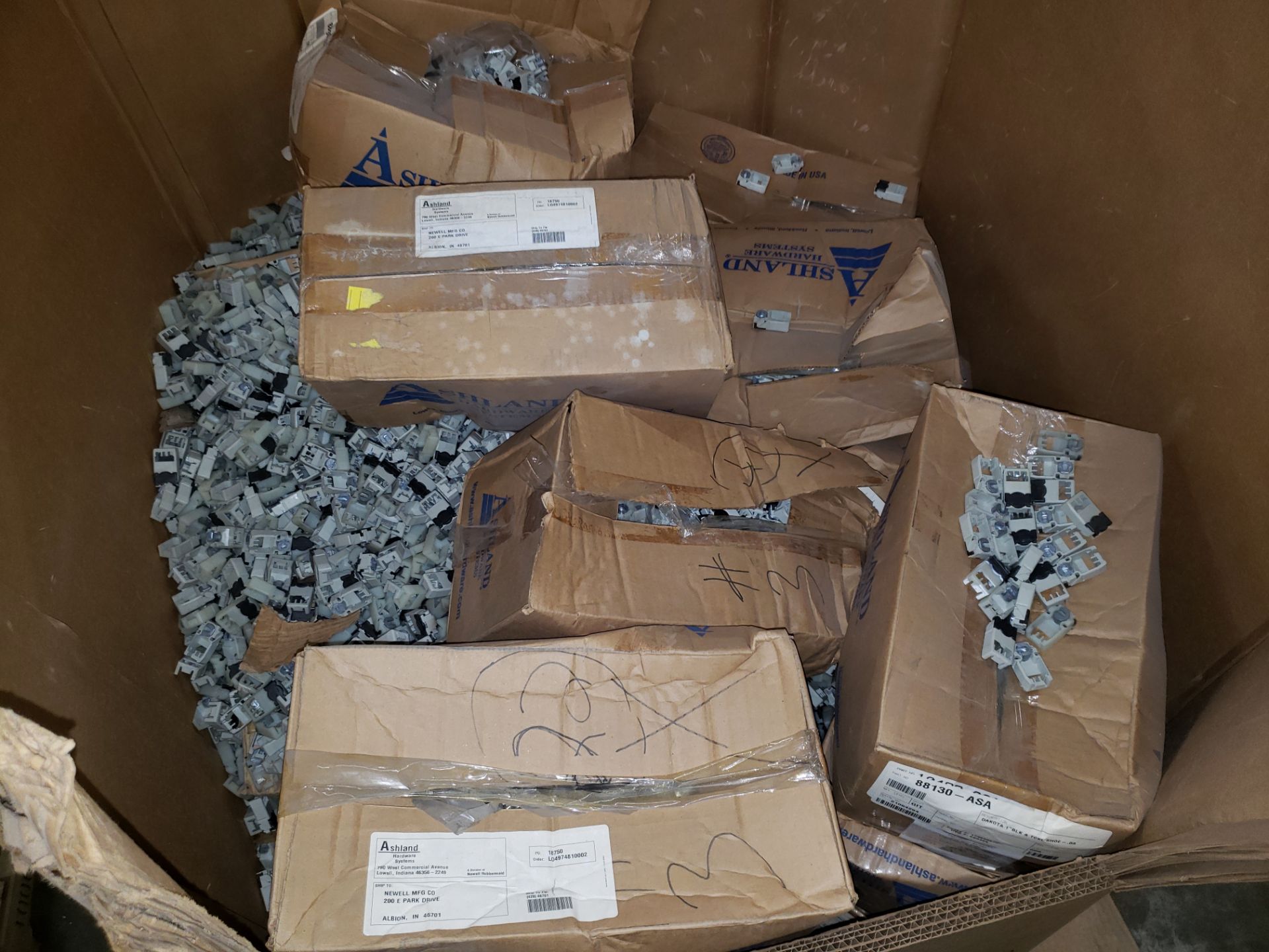 PALLET OF DP 50 SHOES (7,500 PIECES) - Image 2 of 3