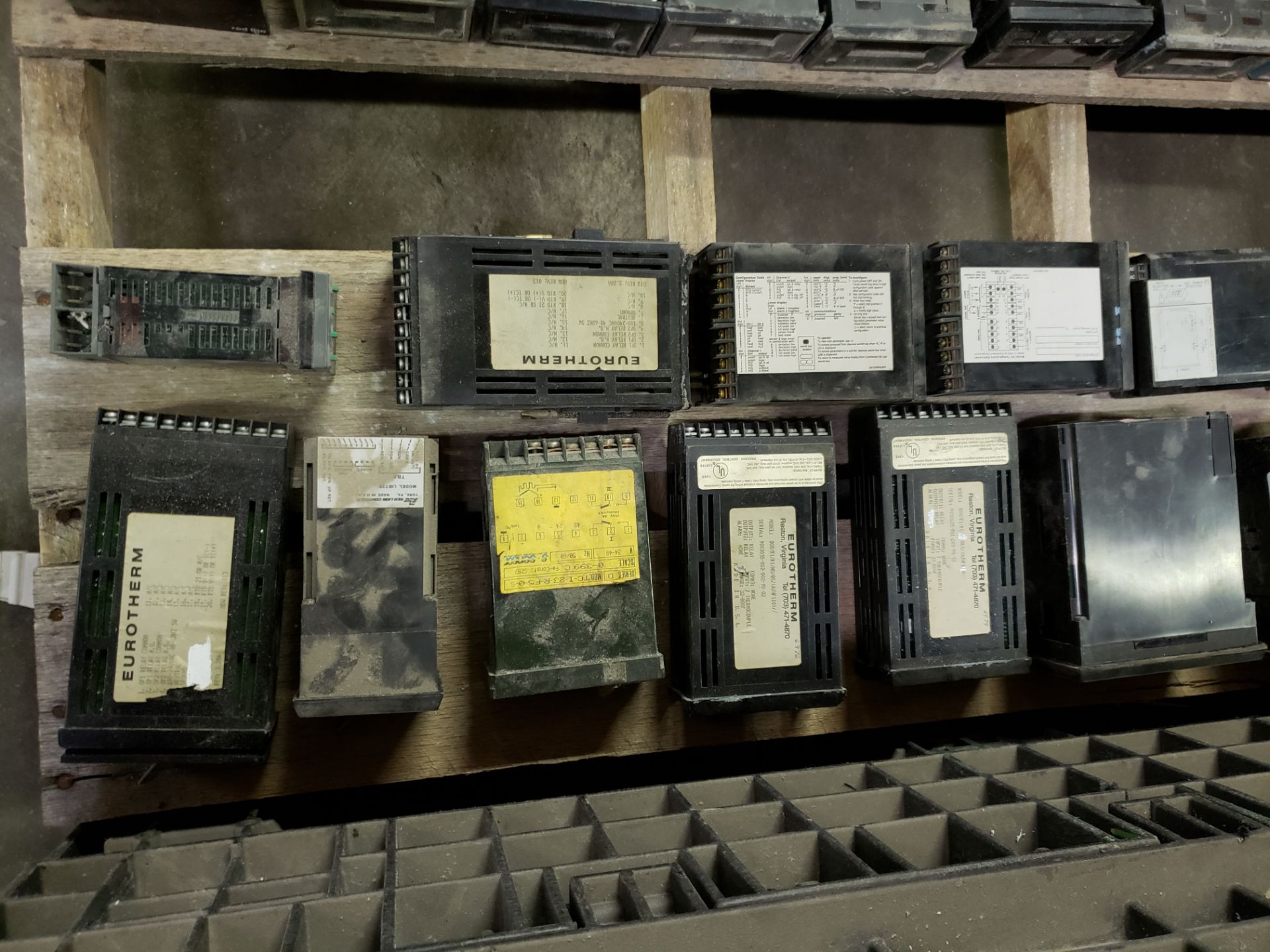 PALLET OF VARIOUS CONTROLS - Image 10 of 10