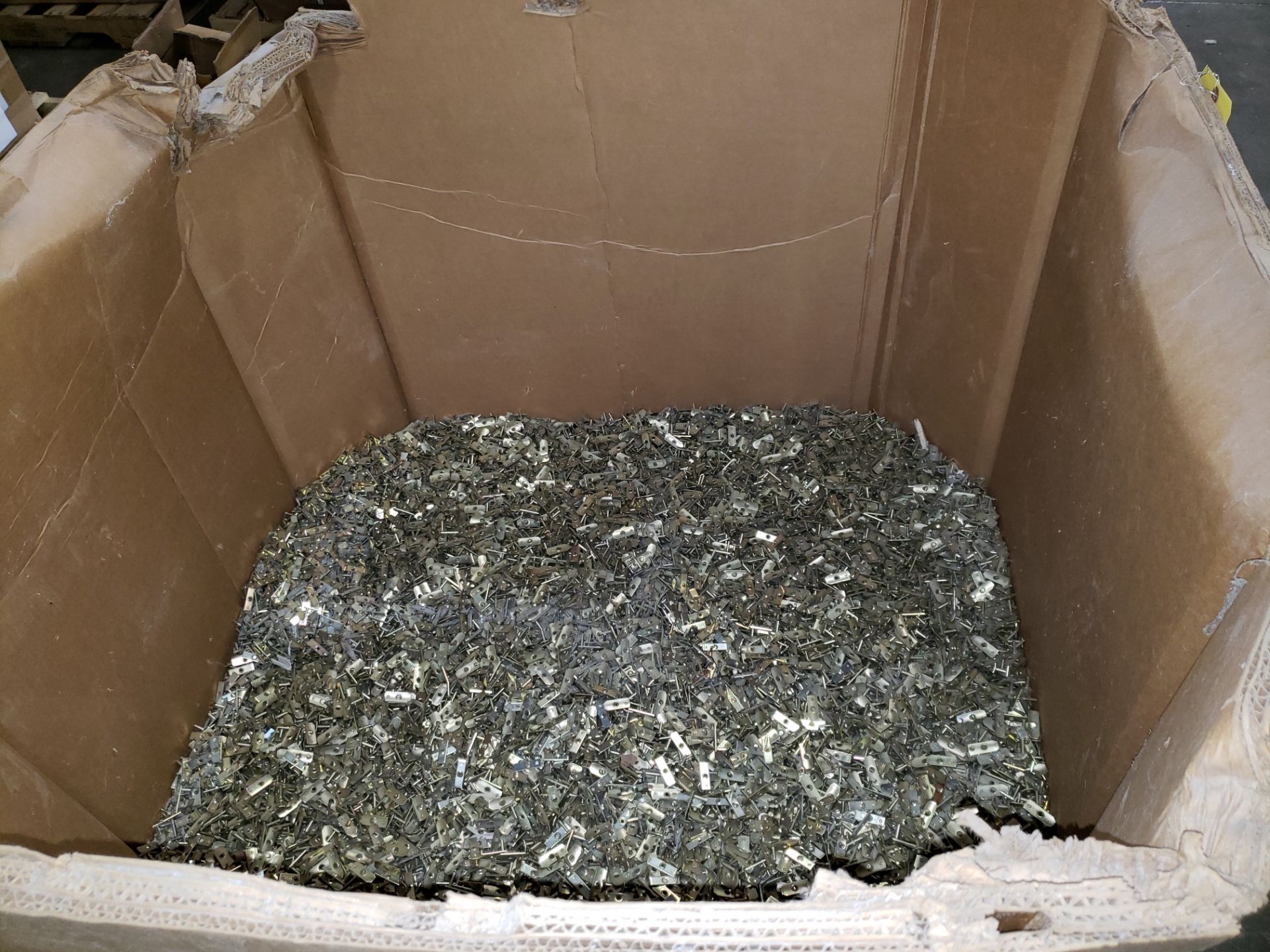 PALLET OF PINS (86,592 PIECES) - Image 3 of 3