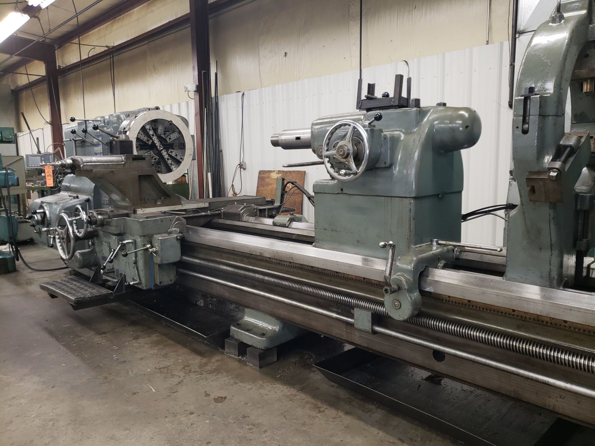 AMERICAN PACEMAKER U-9 LATHE 40 X 156 40 HP ACU-RITE DRO M-2XG PALLET OF TOOLING FACE PLATE (LOCATED