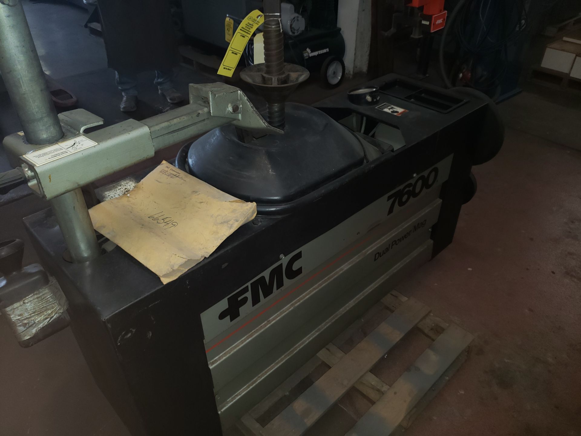 FMC TIRE CHANGER DUAL POWER/MAG MODEL-7600 - Image 2 of 3