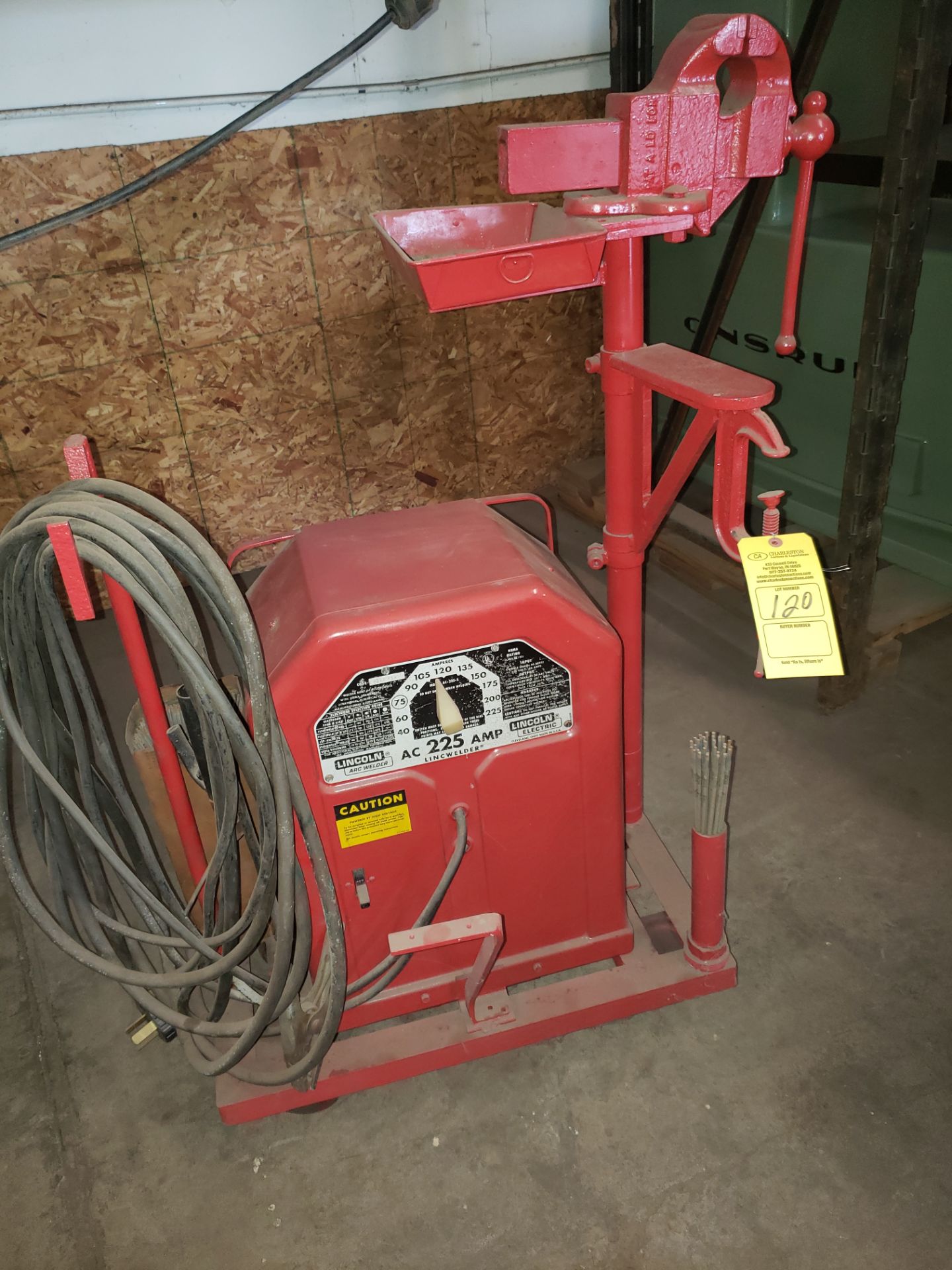 LINCOLN ARC WELDER S#7533-608 225 AMP