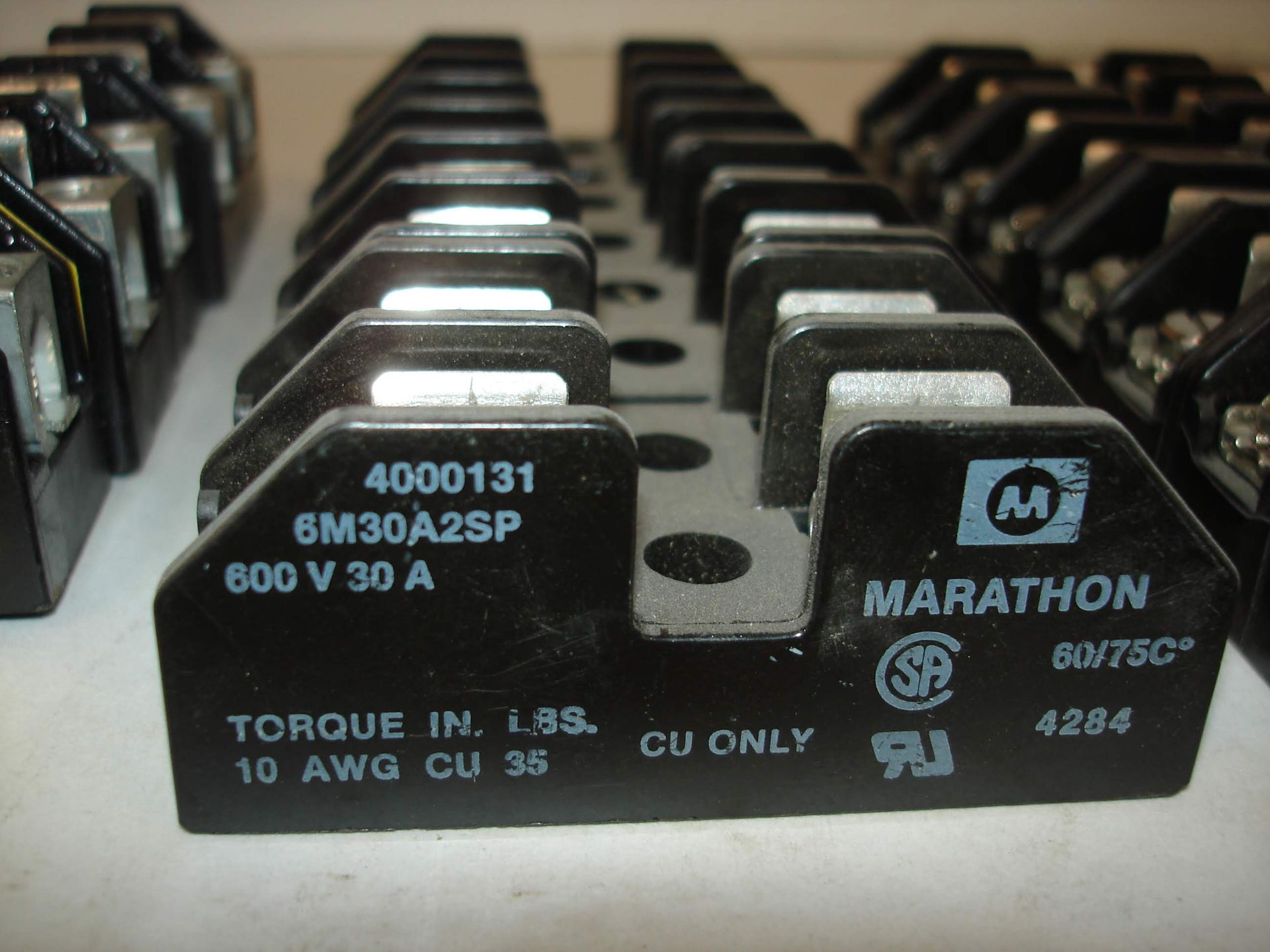 (30+) MISC BRANDED FUSE BLOCKS AND FUSE HOLDERS: BUSSMANN H25030-1C AND ALL OTHER ITEMS INCLUDED - Image 7 of 10