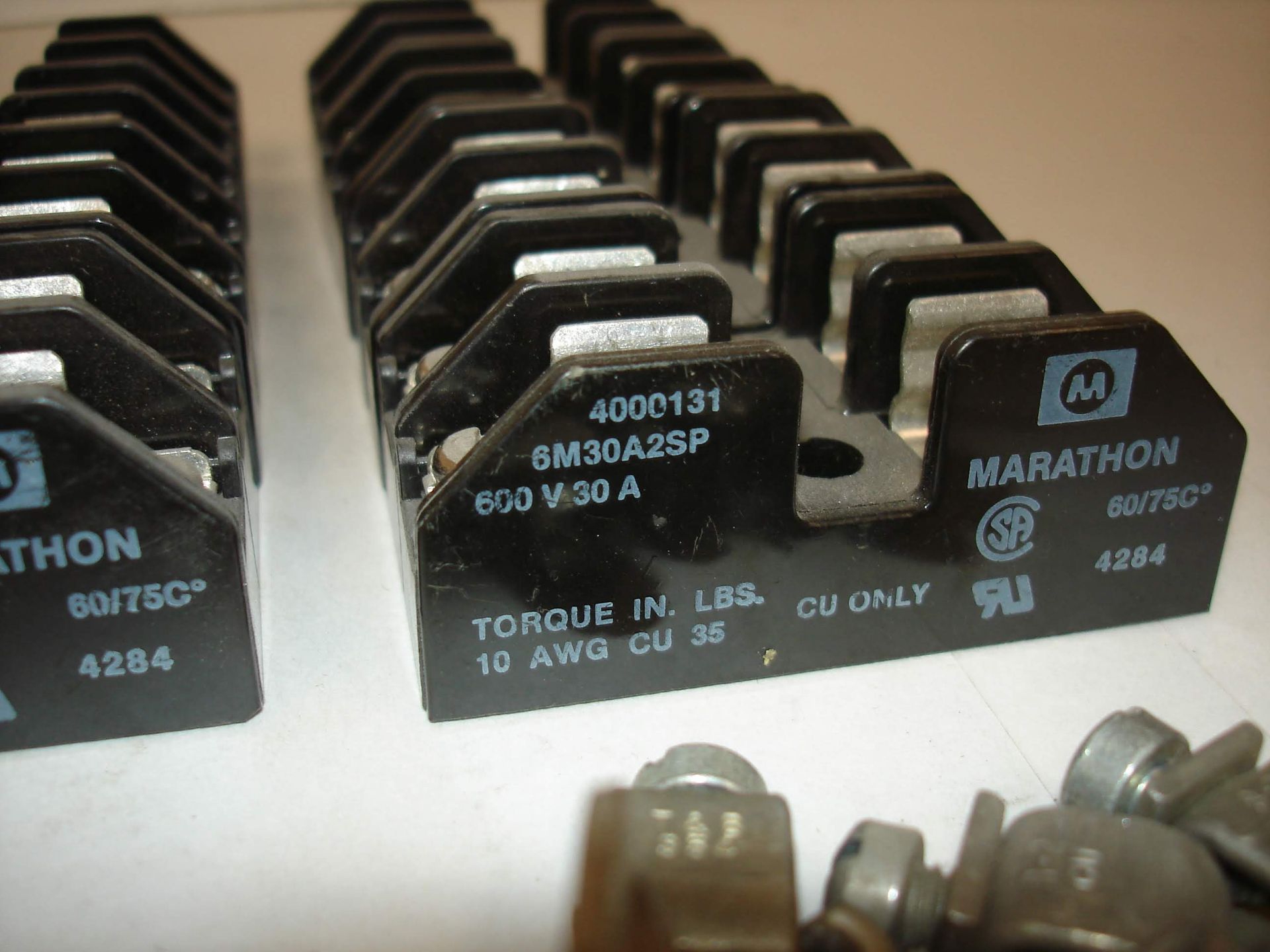 (30+) MISC BRANDED FUSE BLOCKS AND FUSE HOLDERS: BUSSMANN H25030-1C AND ALL OTHER ITEMS INCLUDED - Image 8 of 10