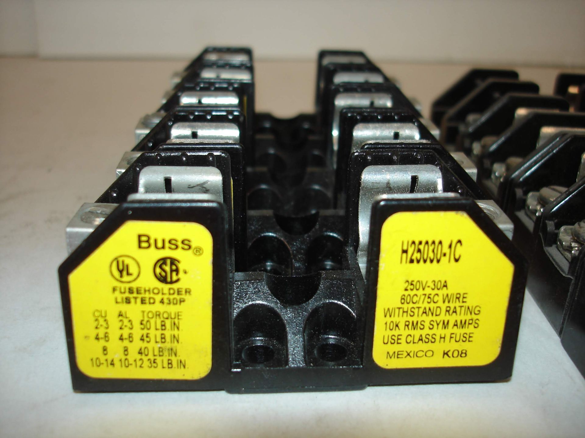(30+) MISC BRANDED FUSE BLOCKS AND FUSE HOLDERS: BUSSMANN H25030-1C AND ALL OTHER ITEMS INCLUDED - Image 6 of 10