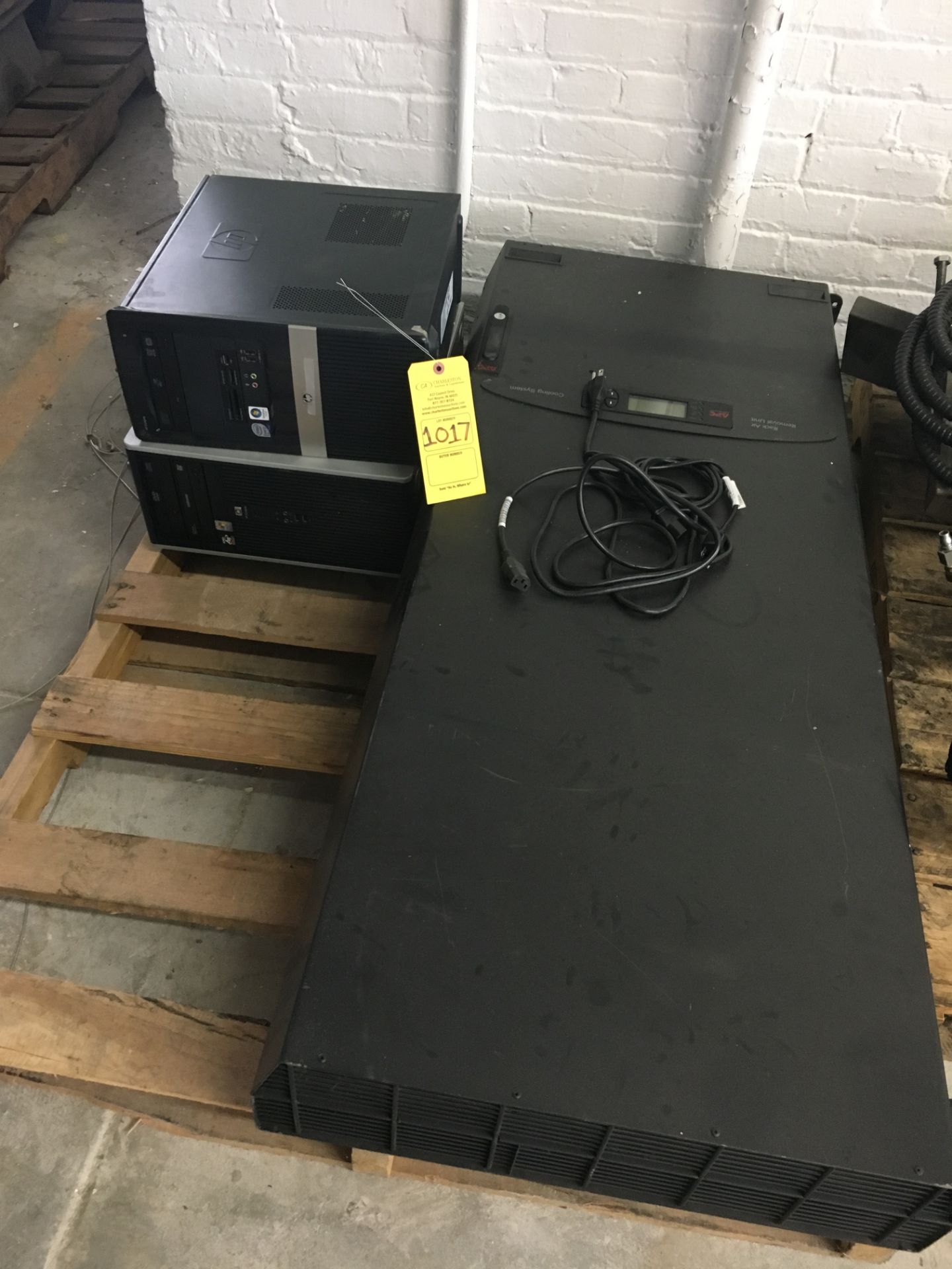 (1)APC NetShelter AR3100 Rack Enclosure Rack Air Removal Cooling AFC115 OM-7053 PDU; (2)Computer