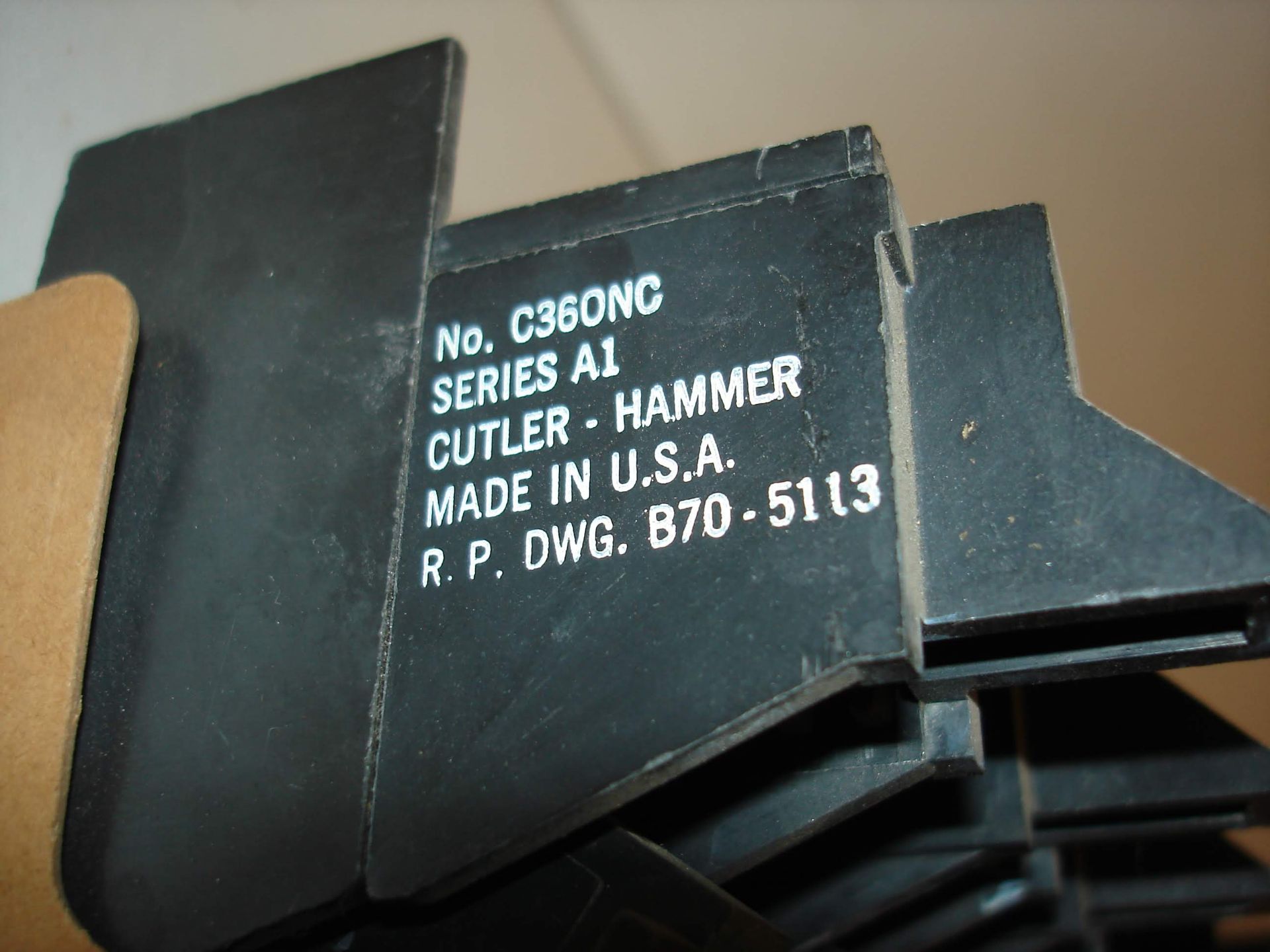 (4) MISC BRANDED FUSE HOLDERS AND FUSES: CUTLER HAMMER, GOULD AND ALL OTHER ITEMS INCLUDED IN - Image 2 of 4