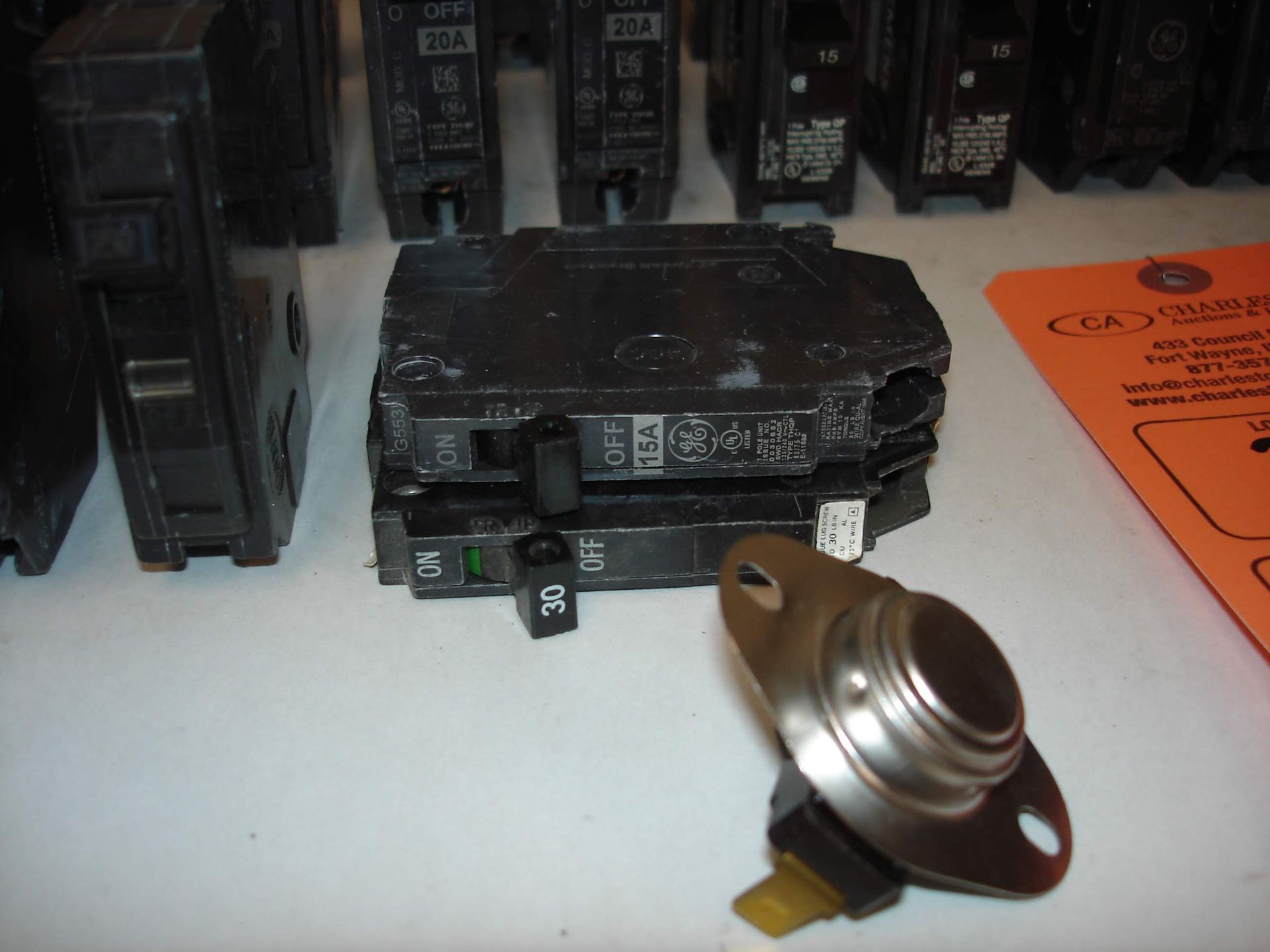 (30+) MISC BRANDED BREAKERS AND MORE: GE, SIEMENS, SQUARE D, WESTINGHOUSE AND ALL OTHER ITEMS - Image 3 of 10