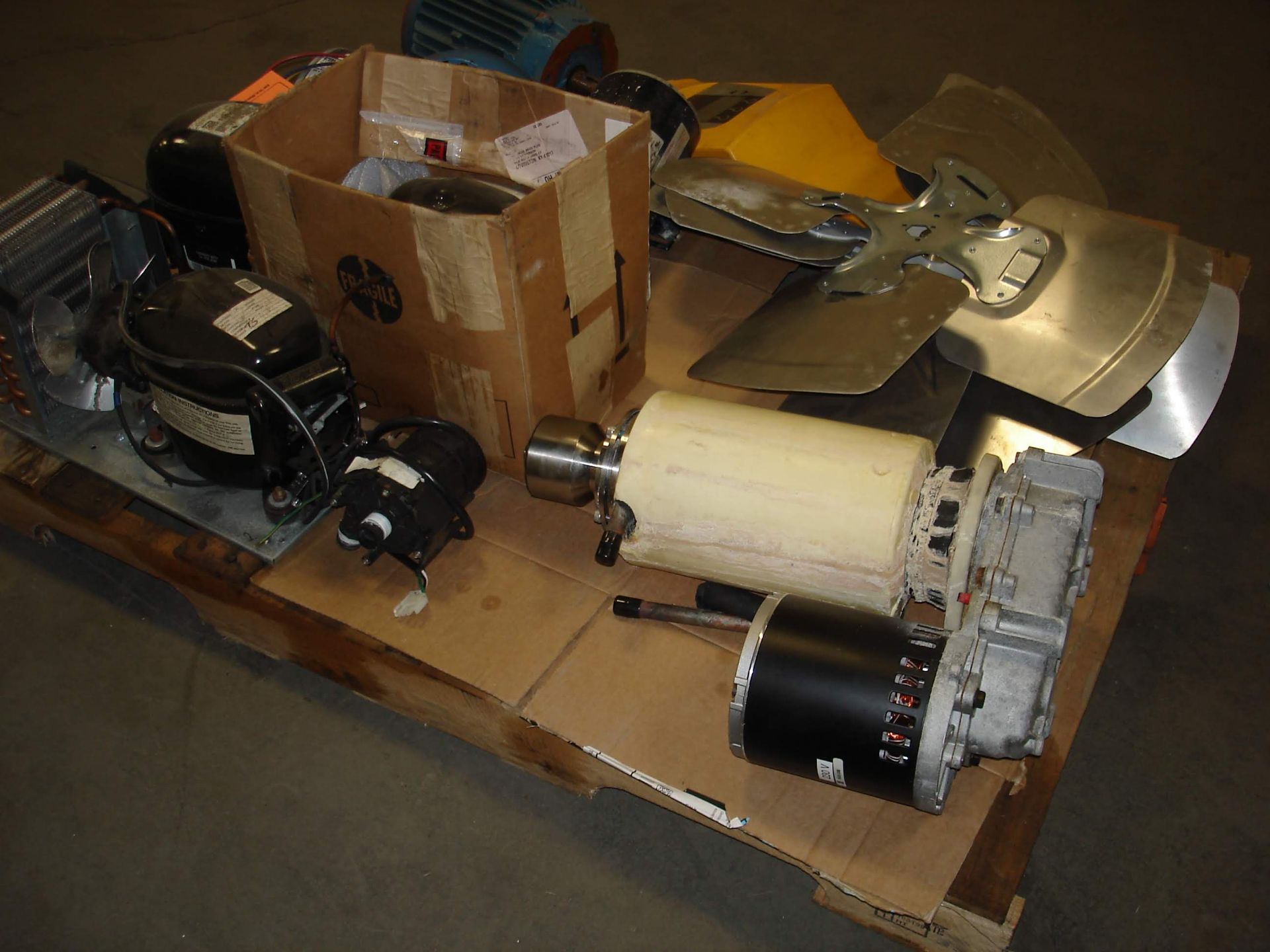 PALLET OF MISC INDUSTRIAL AND HVAC ITEMS MOTORS COMPRESSORS FANS (LOCATED AT: 1200 KIBBY STREET BLDG - Image 6 of 6