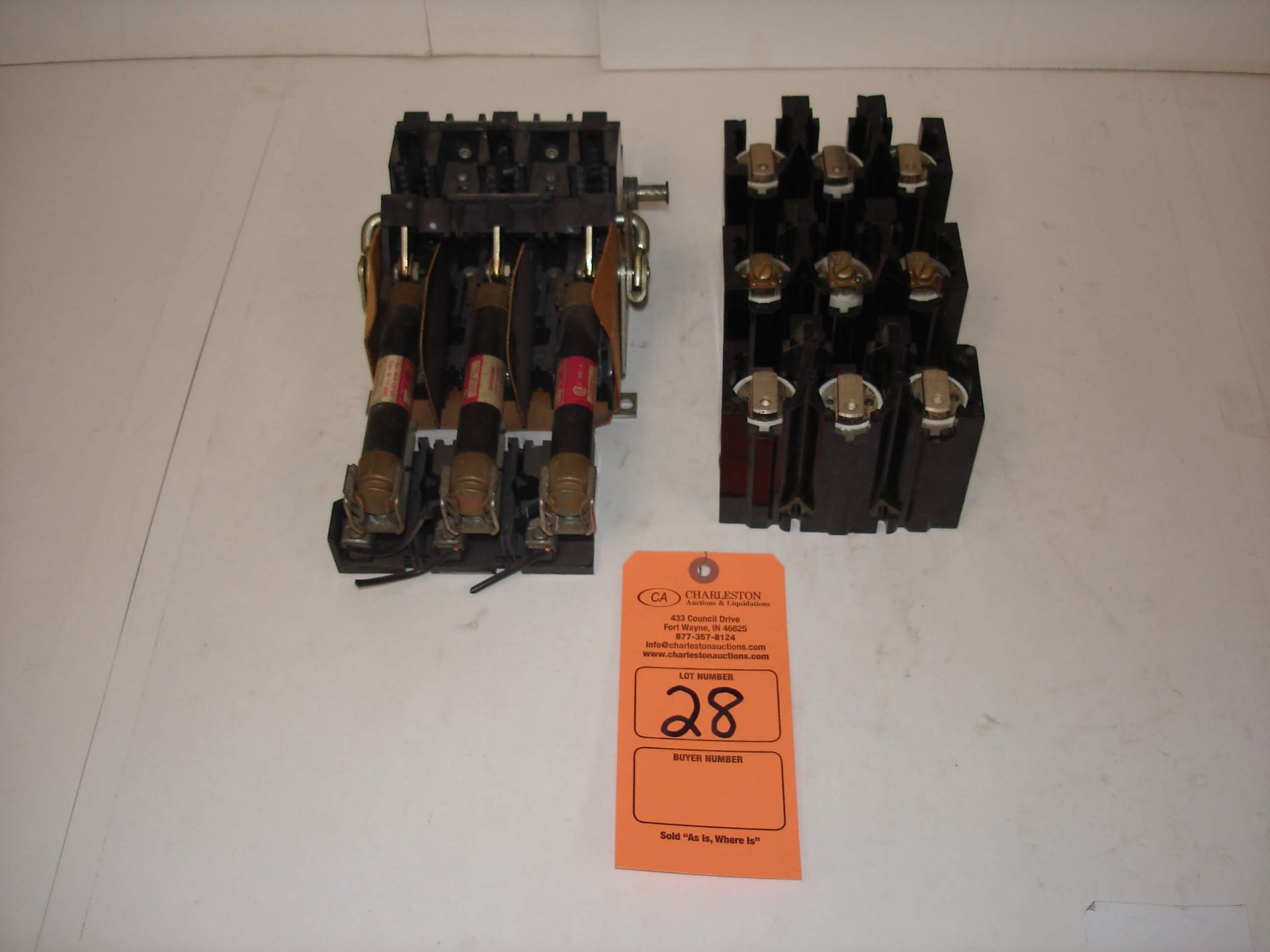 (4) MISC BRANDED FUSE HOLDERS AND FUSES: CUTLER HAMMER, GOULD AND ALL OTHER ITEMS INCLUDED IN