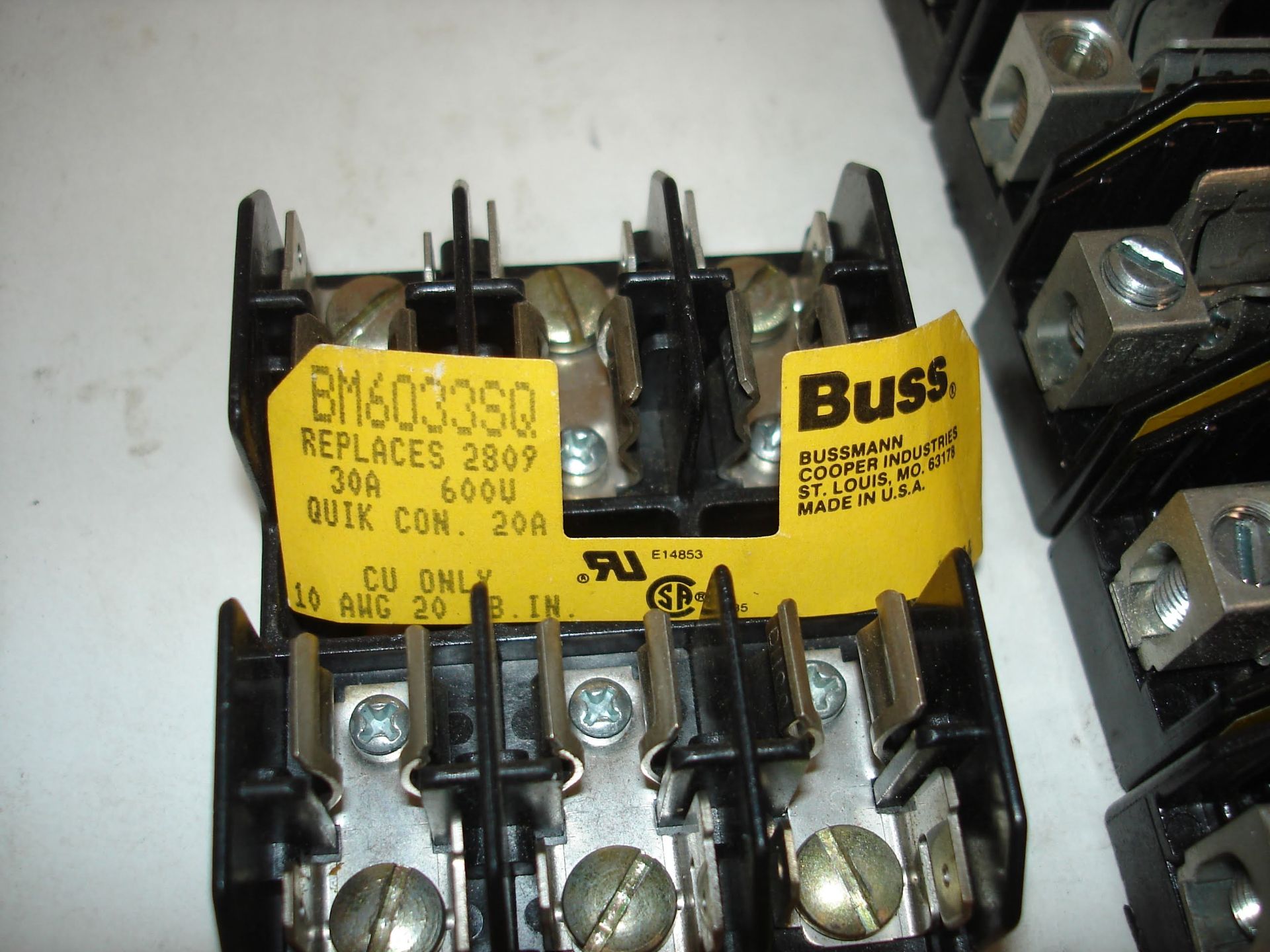 (30+) MISC BRANDED FUSE BLOCKS AND FUSE HOLDERS: BUSSMANN H25030-1C AND ALL OTHER ITEMS INCLUDED - Image 5 of 10