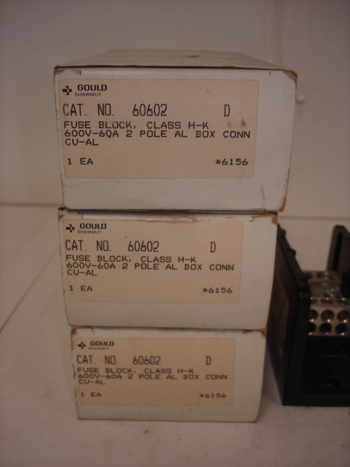 (30+) MISC BRANDED FUSE BLOCKS AND FUSE HOLDERS: BUSSMANN H25030-1C AND ALL OTHER ITEMS INCLUDED - Image 3 of 10