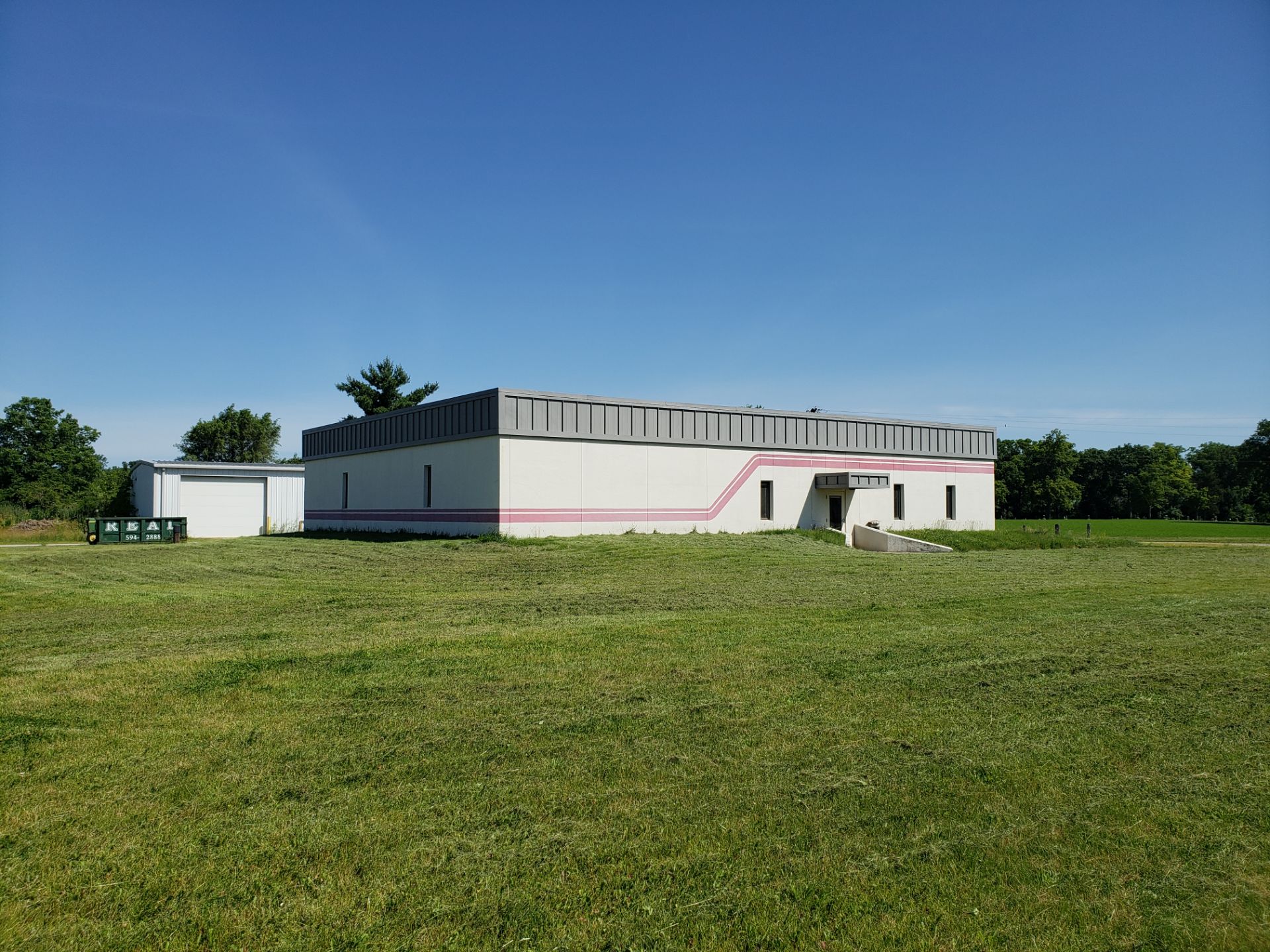 INDUSTRIAL BUILDING FOR SALE AT NOON