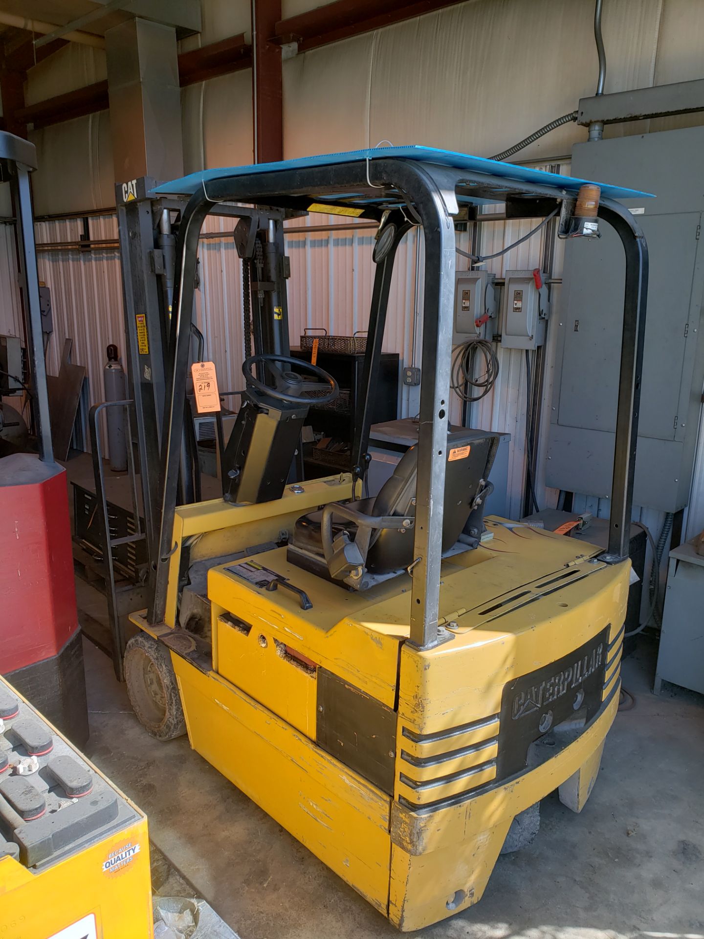 CATERPILAR ELECTRIC FORK LIFT MODEL-EP15T S#45M01758 36V 3050 CAPACITY 4658 HOURS 2-STAGE MAST,