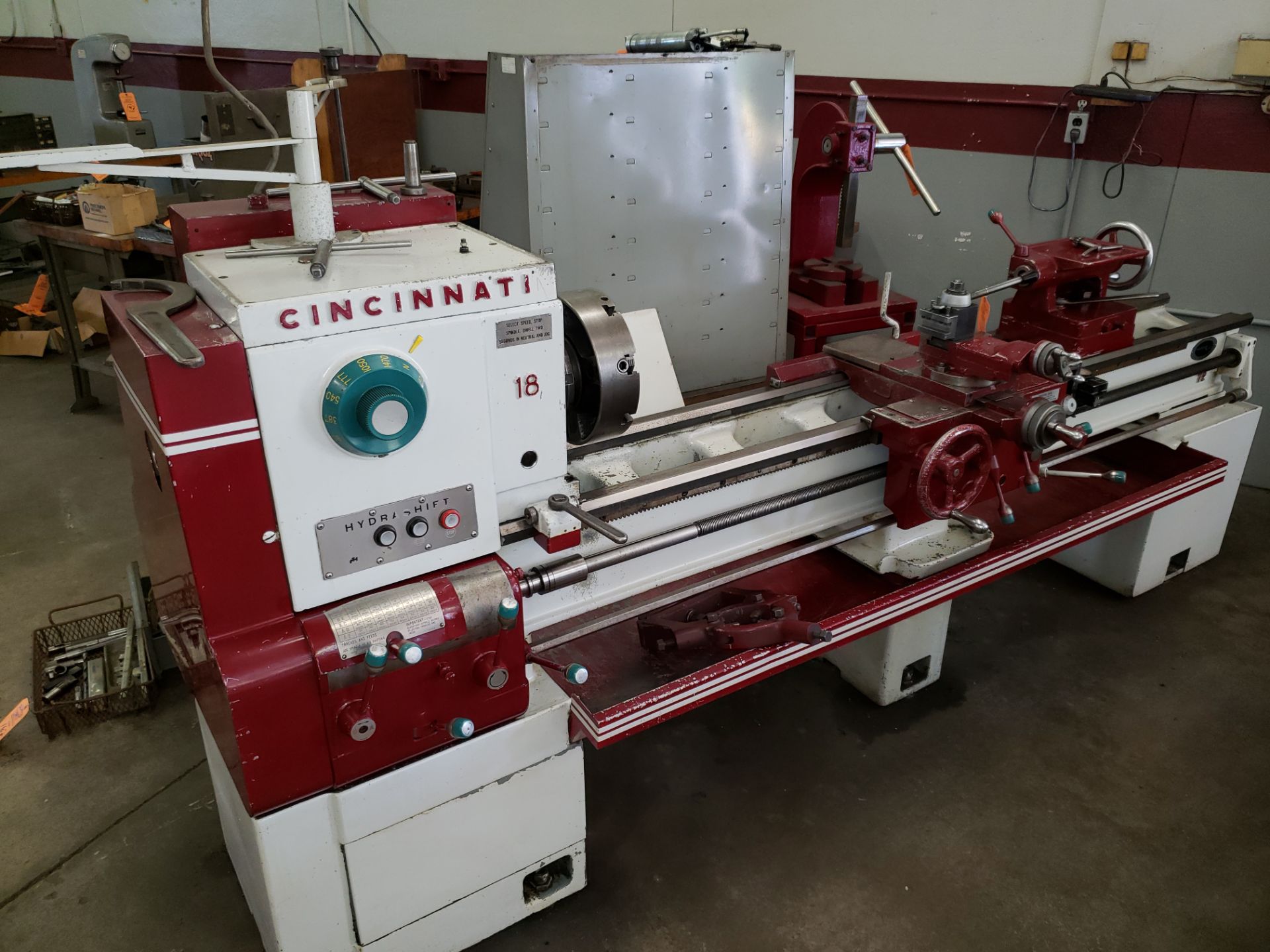 CINCINNATI LATHE S#1W4L5M=38 L.O.B. 104" SWING 18" D.B.C 72"