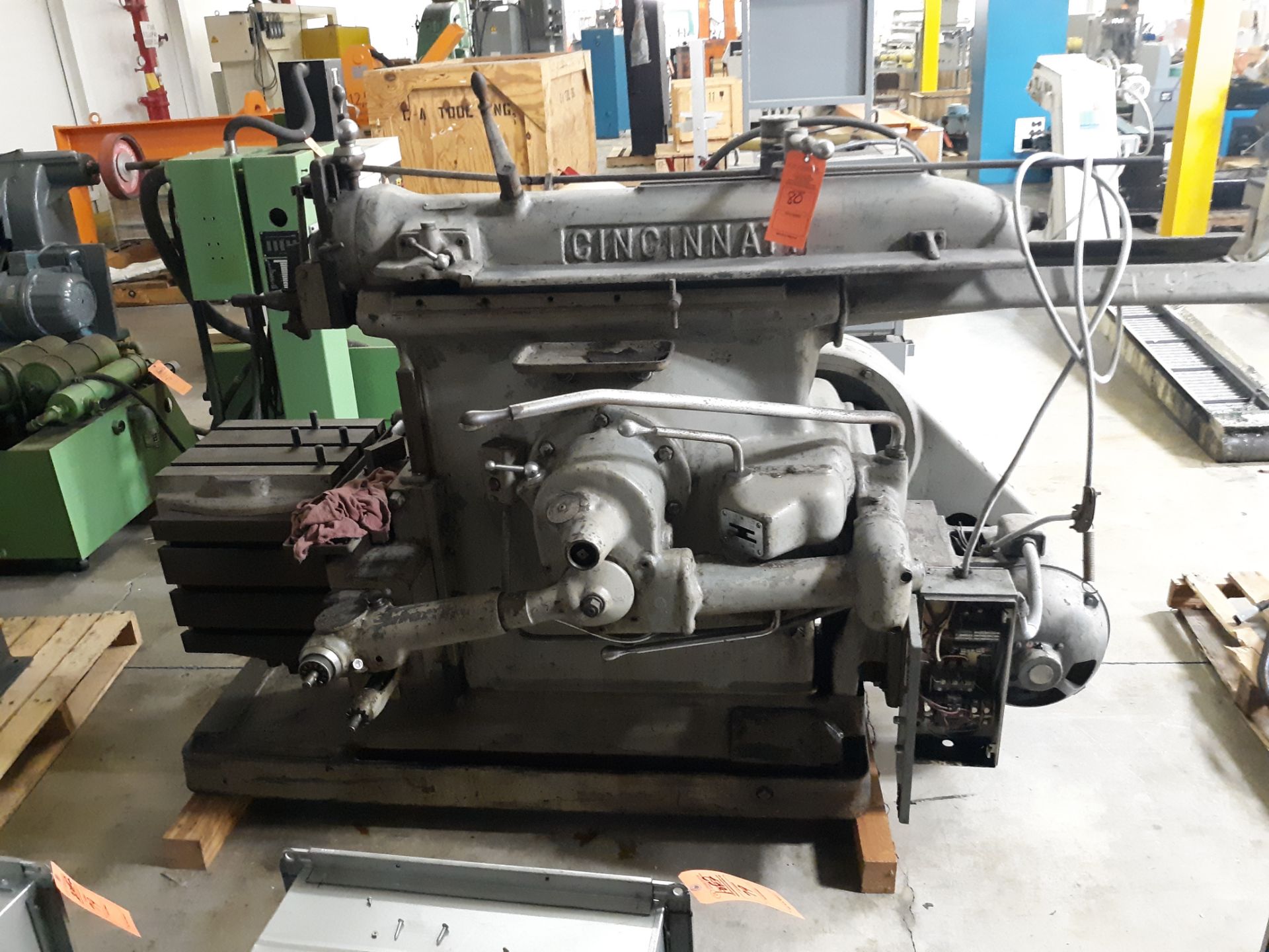 CINCINNATI 20" HEAVY DUTY SHAPER(LOCATED AT:570 S. MAIN STREET CHURUBUSCO, IN 46723 RIGGING FEE:$25