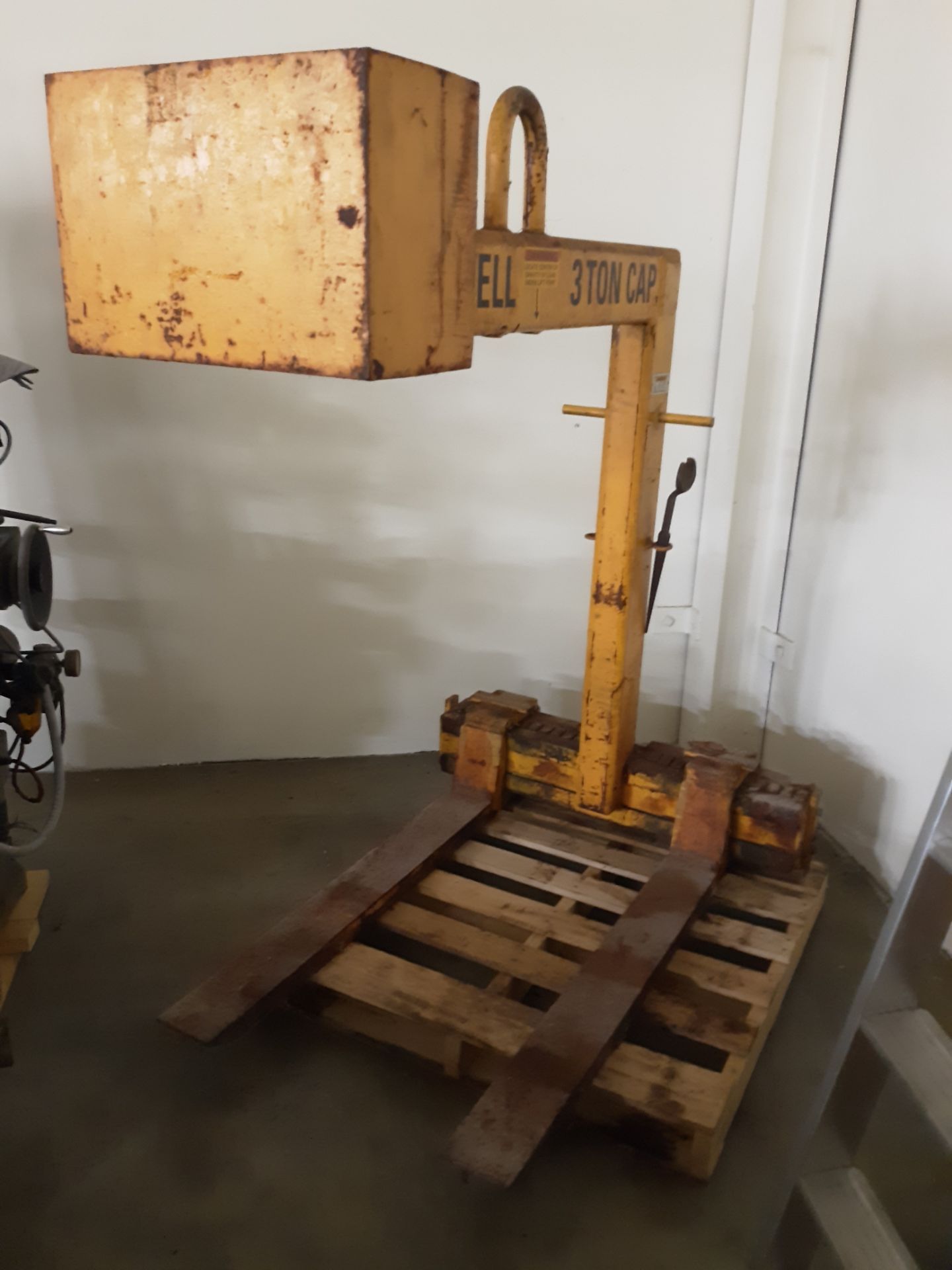 CALDWELL 3-TON RATED FORKLIFT ATTACHMENT MODEL-91-3-4Z S#72045-2 ; RIGGING FEE: $10 - Image 2 of 2
