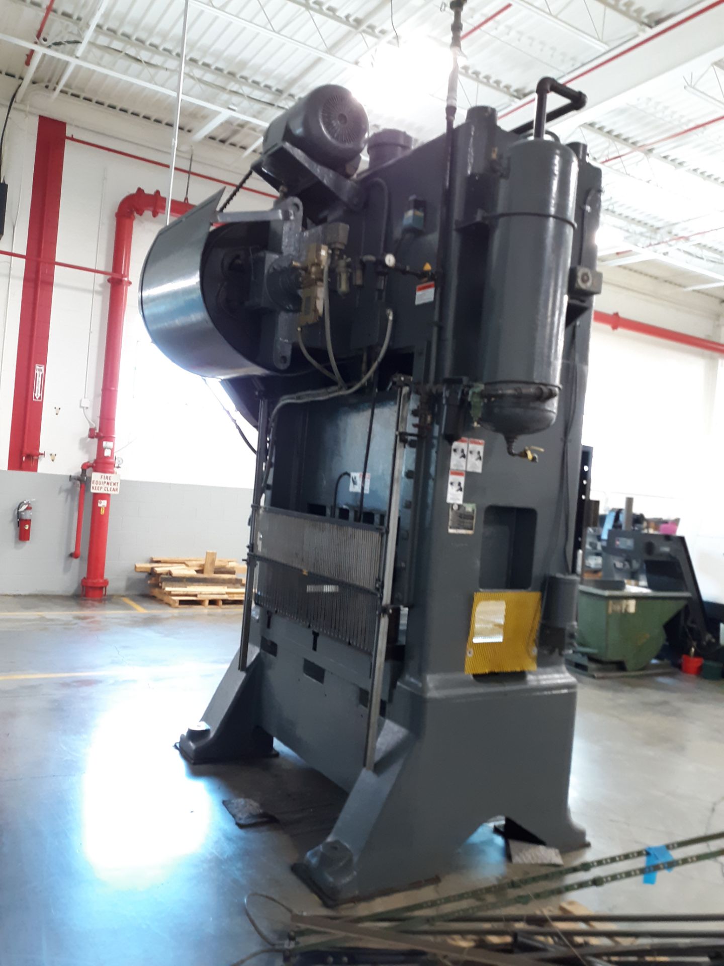 MINSTER PUNCH PRESS 50-6-60; 10" STROKE ; 10" SLIDE ADJUSTMENT 135 TON ; RIGGING FEE: $3,600 - Image 4 of 6