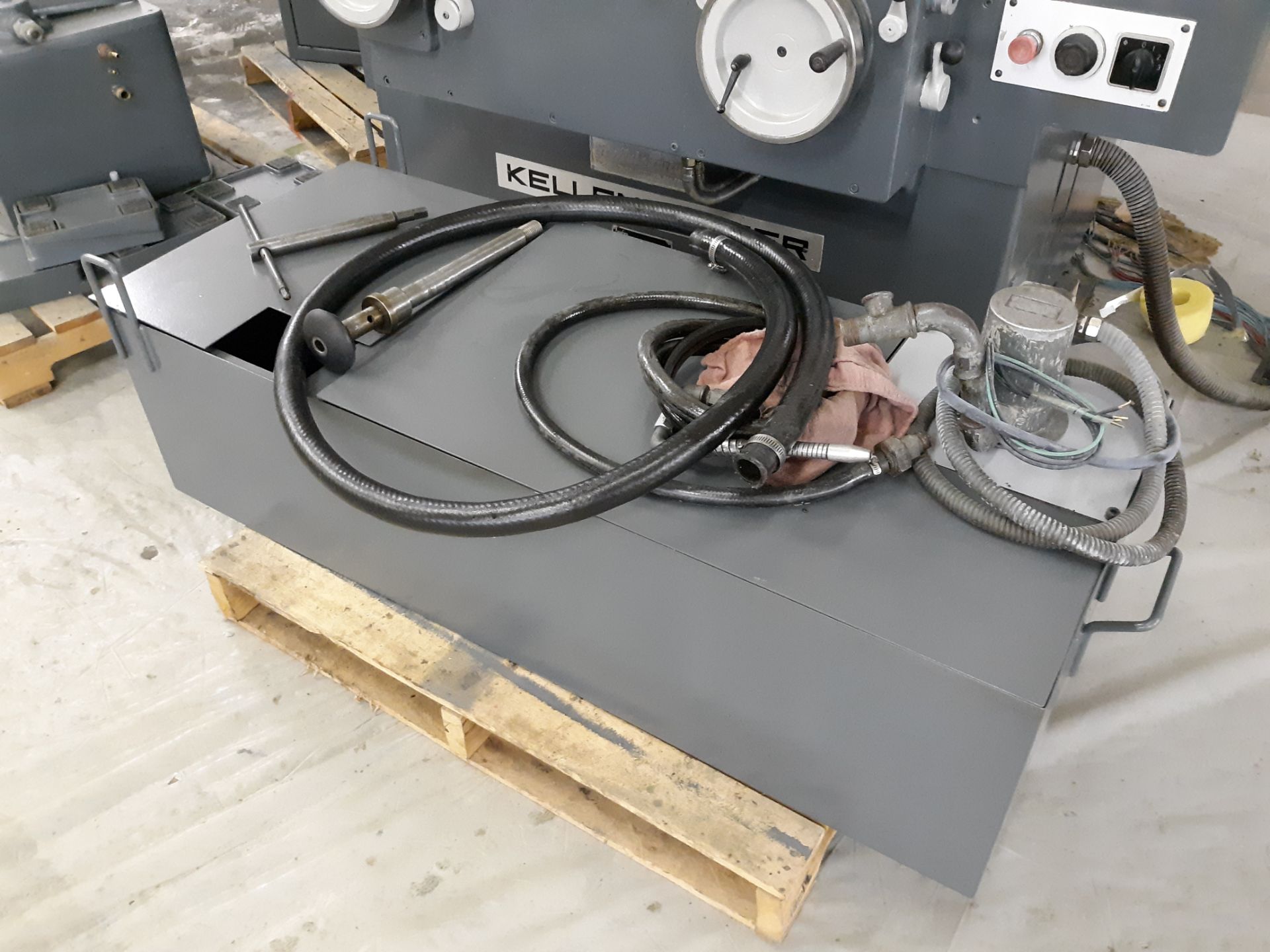 KELLENBERGER GRINDER MODEL-600U S#1423 230/60/3 DISASSEMBLED FOR TRANSPORT; RIGGING FEE: $10 - Image 4 of 7