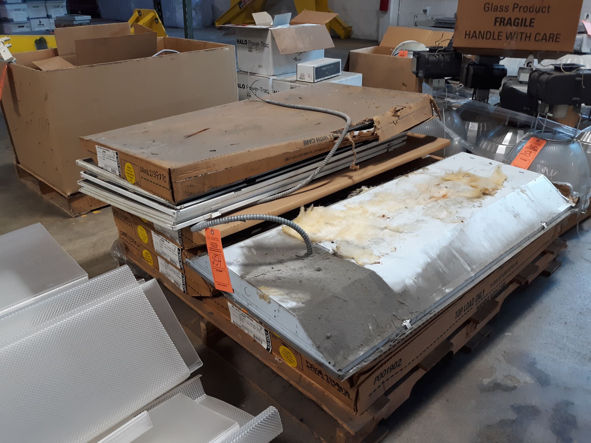 PALLET OF (7) LITHONIA 4' 4 LAMP BALLASTS T12 ; RIGGING FEE: $10