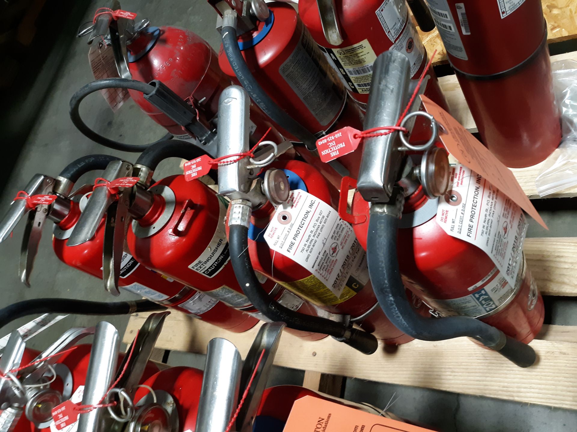 (4) FIRE EXTINGUISHERS (LOCATED AT: 570 S. MAIN STREET, CHURUBUSCO, IN 46723) RIGGING FEE: $10
