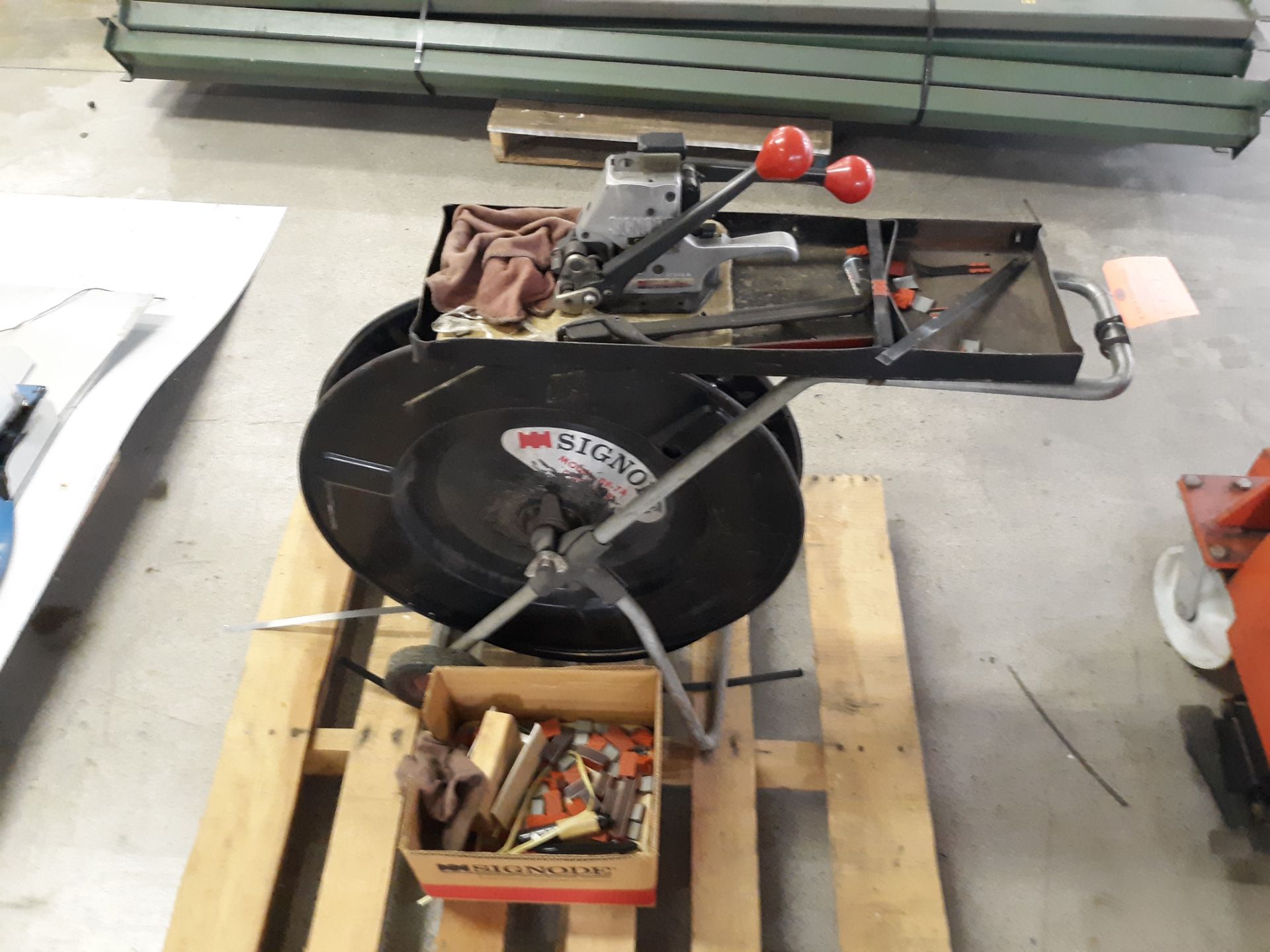 SIGNODE BANDING CART W/ TOOL (LOCATED AT: 570 S. MAIN STREET, CHURUBUSCO, IN 46723)RIGGING FEE: $10