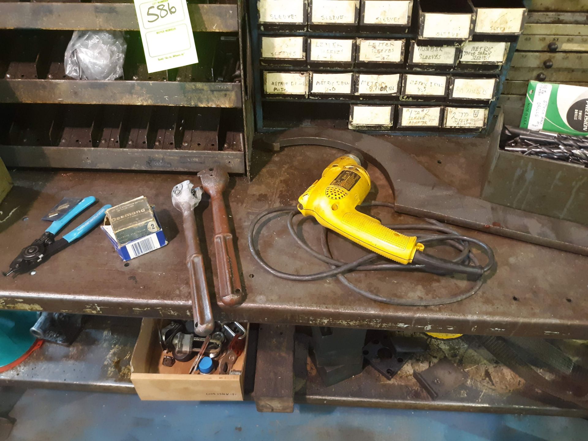 CONTENTS OF TABLE INCLUDING: LOT OF DRILL BITS; PARTS CABINETS; DEWALT CORDED ?" DRILL D21008 & - Image 21 of 23