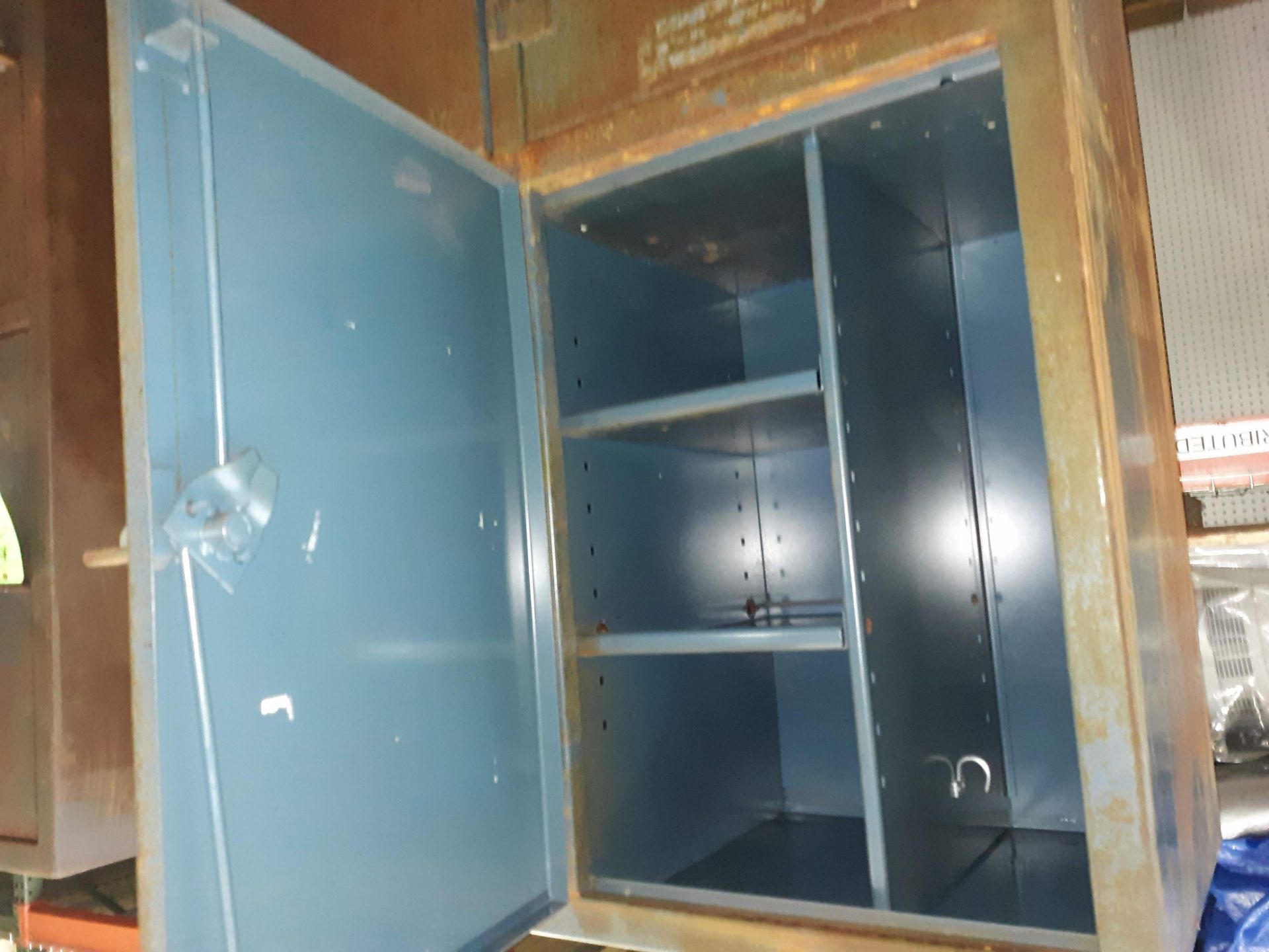 HEAVY DUTY STEEL CABINET/4 COMPARTMENT LOCKER (LOCATED AT: 432 COUNCIL DRIVE, FORT WAYNE, IN 46825) - Image 3 of 4