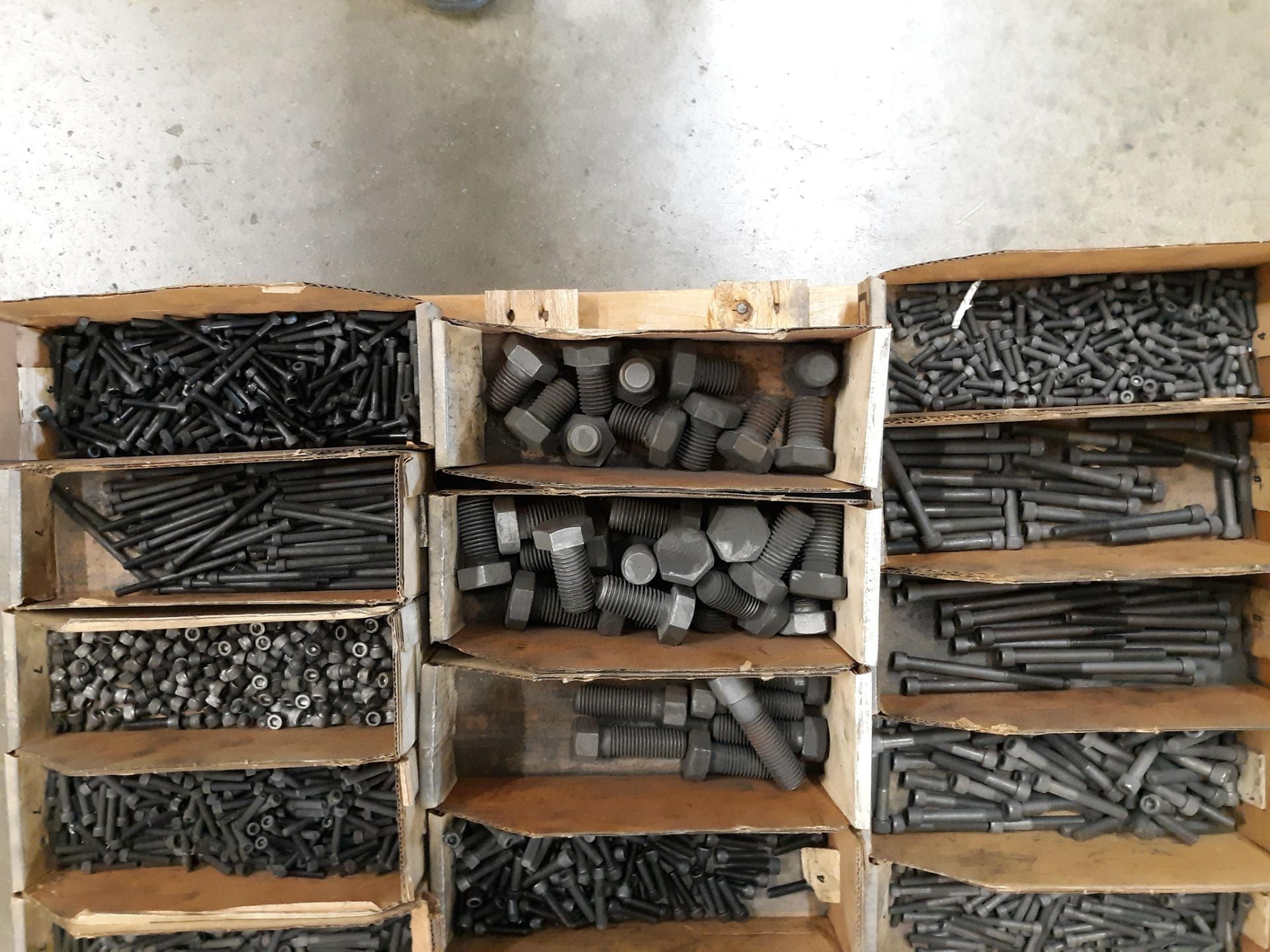 PALLET OF VARIOUS HEX SOCKET CAP SCREW (LOCATED AT: 432 COUNCIL DRIVE, FORT WAYNE, IN 46825) - Image 2 of 3