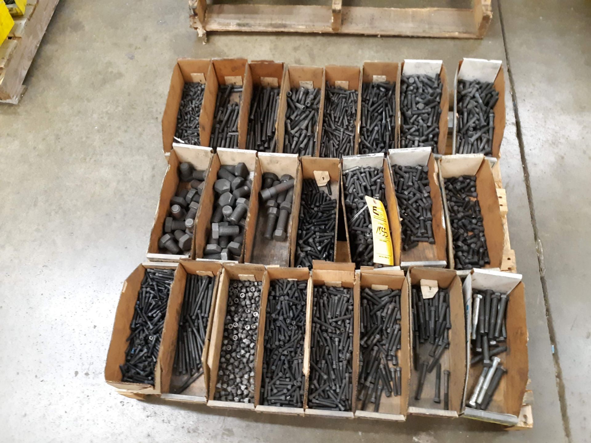 PALLET OF VARIOUS HEX SOCKET CAP SCREW (LOCATED AT: 432 COUNCIL DRIVE, FORT WAYNE, IN 46825)