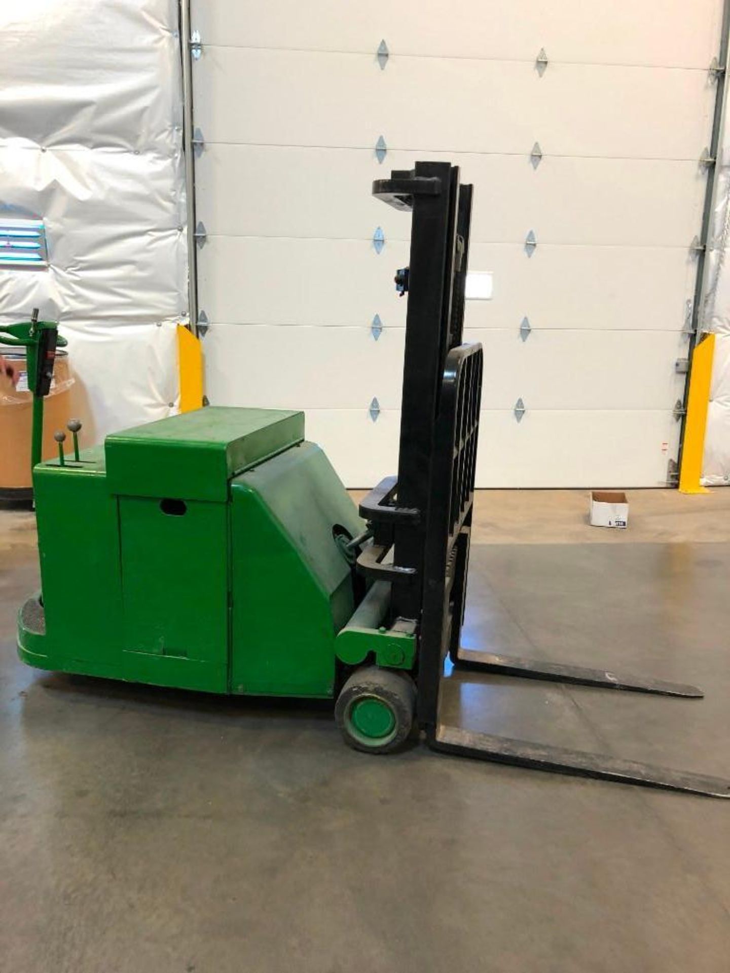 Clark Power Worker Walk Behind Pallet lift