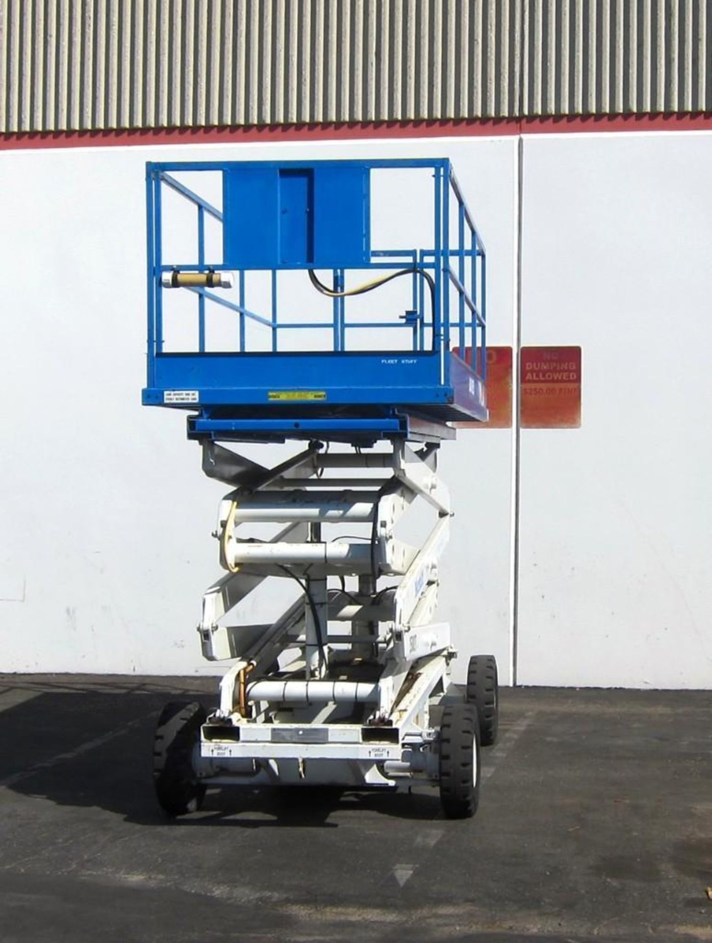 Scissor Lift - Image 7 of 17