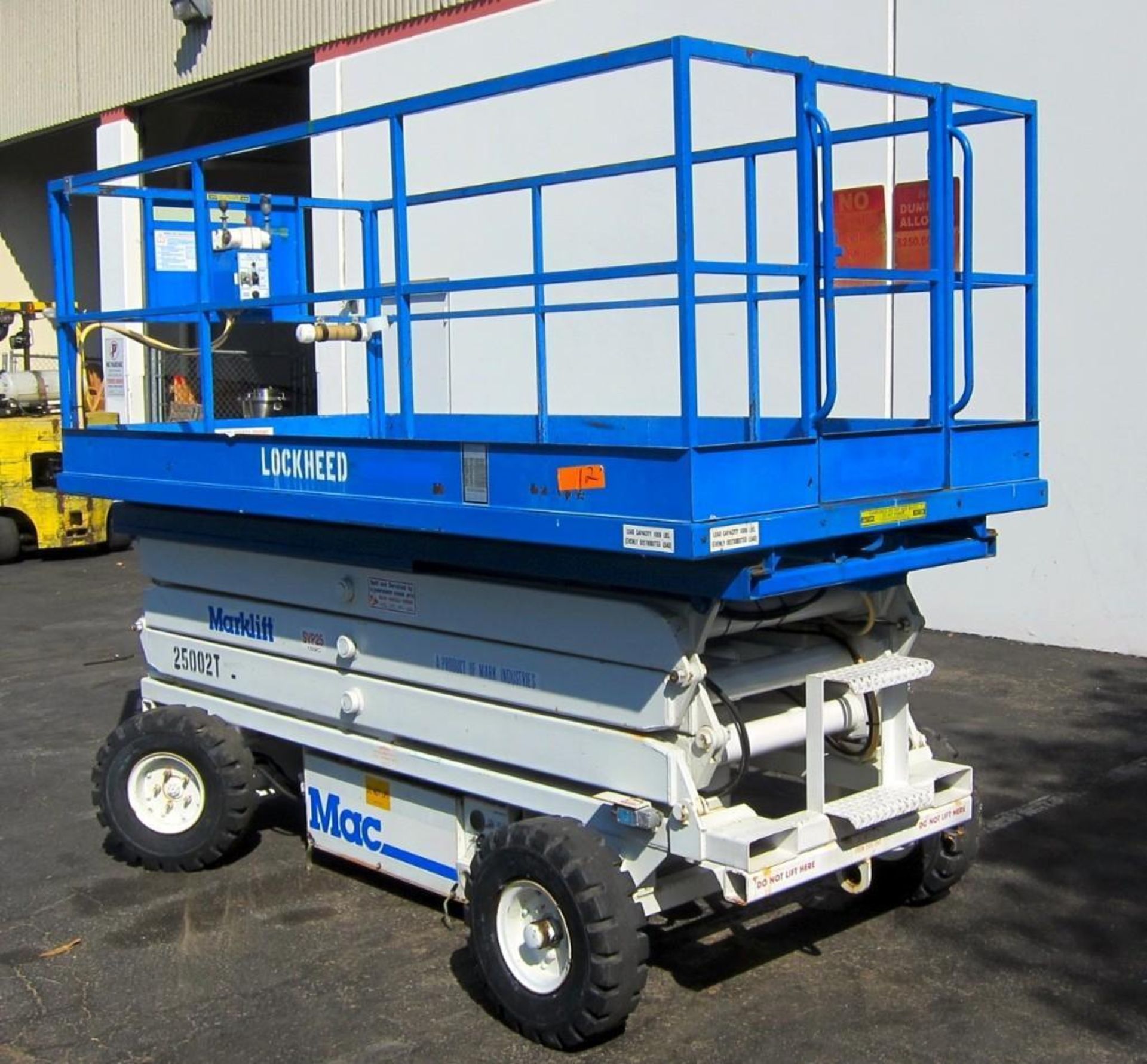 Scissor Lift - Image 2 of 17