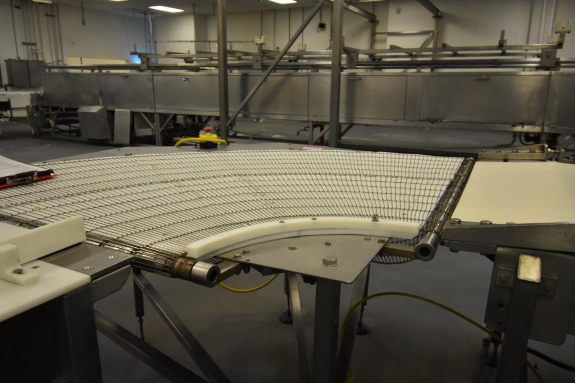 90 degree conveyor - Image 3 of 7