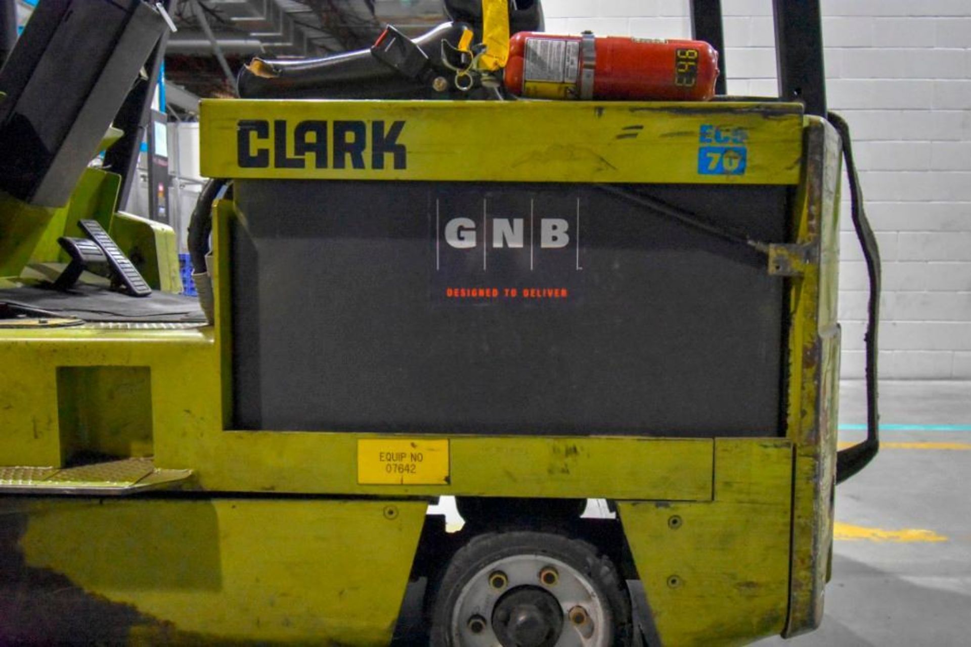 Clark Electric Forklift - Image 5 of 15