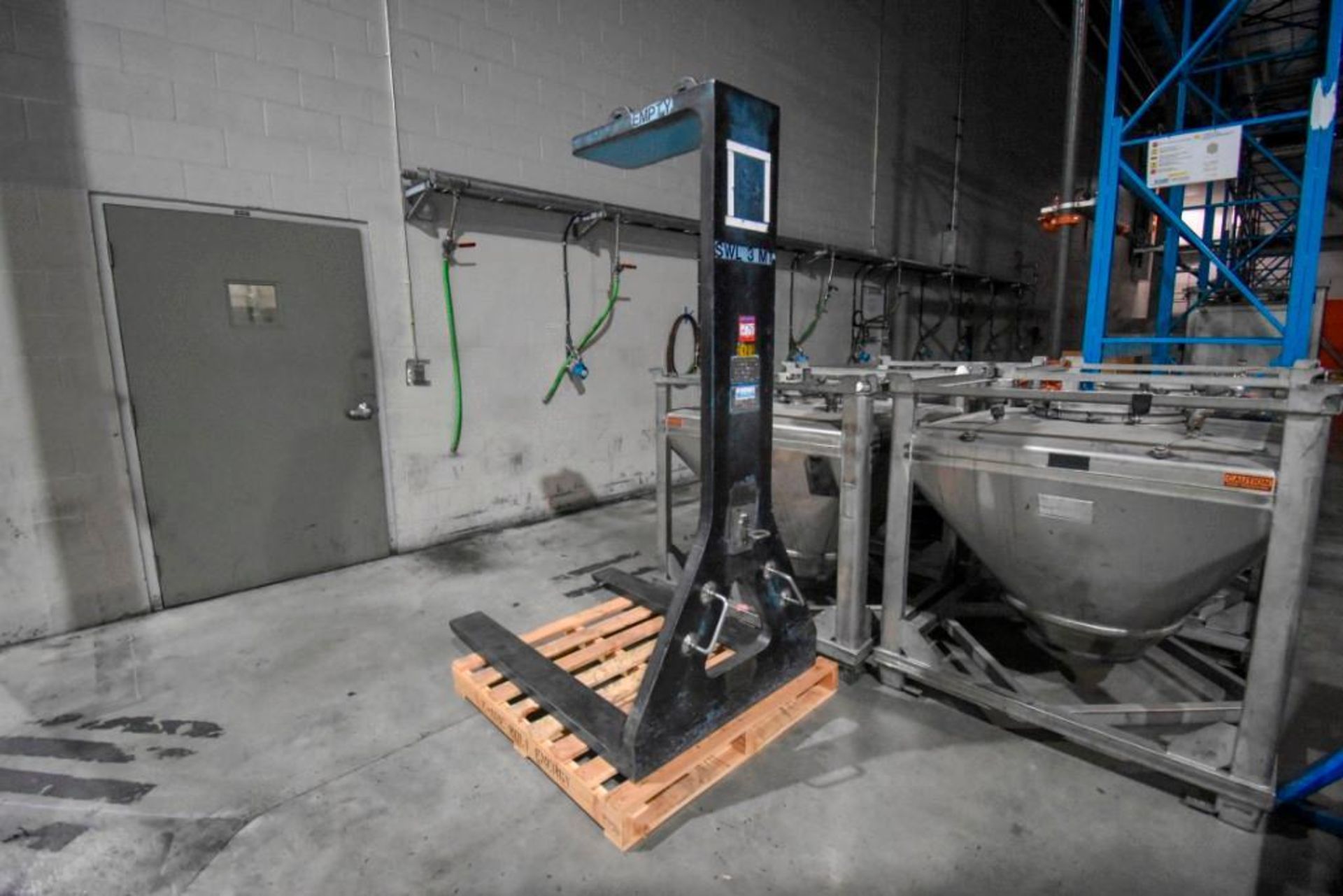 Earls Marine Service Crane Pallet Lifter