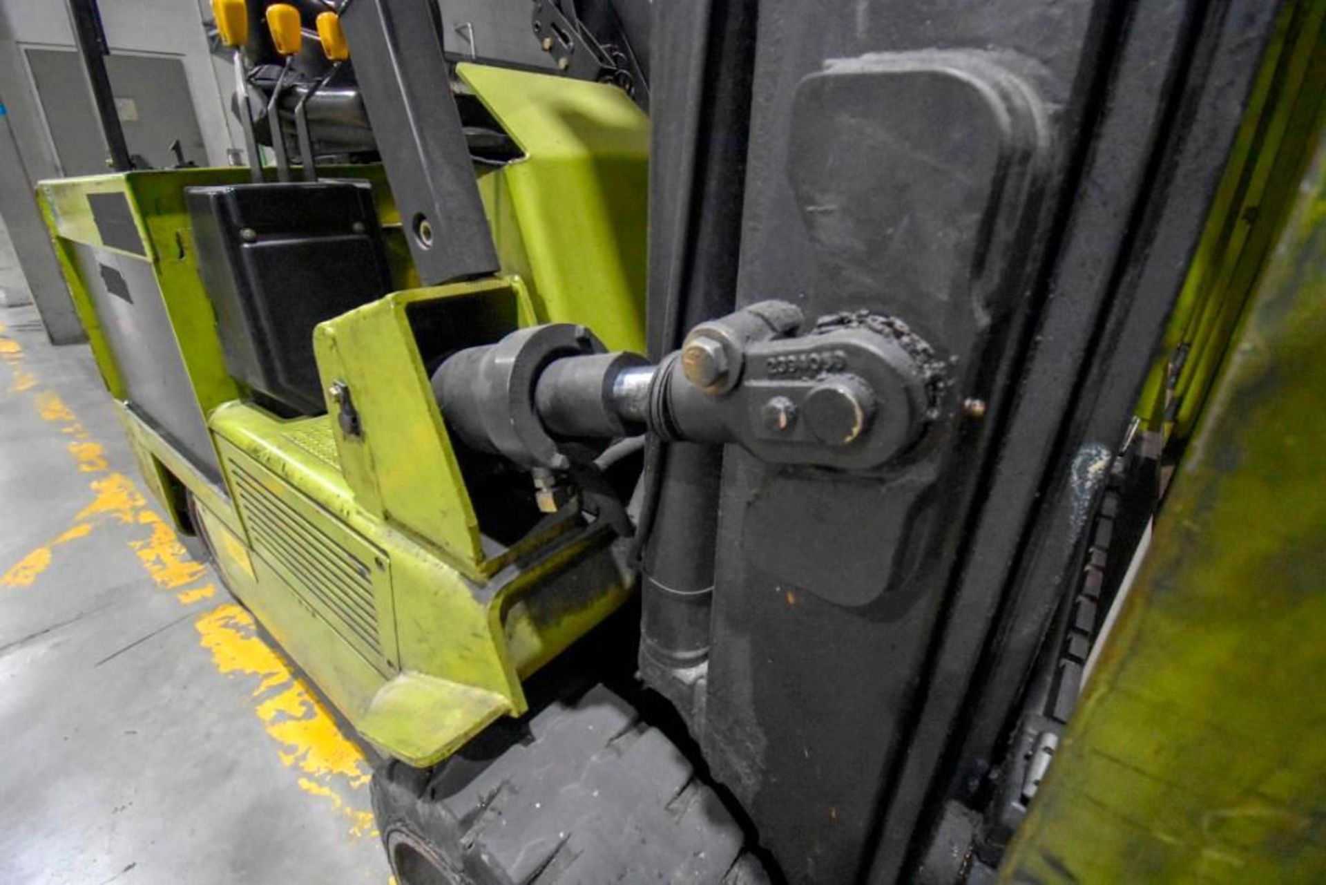 Clark Electric Forklift - Image 6 of 15