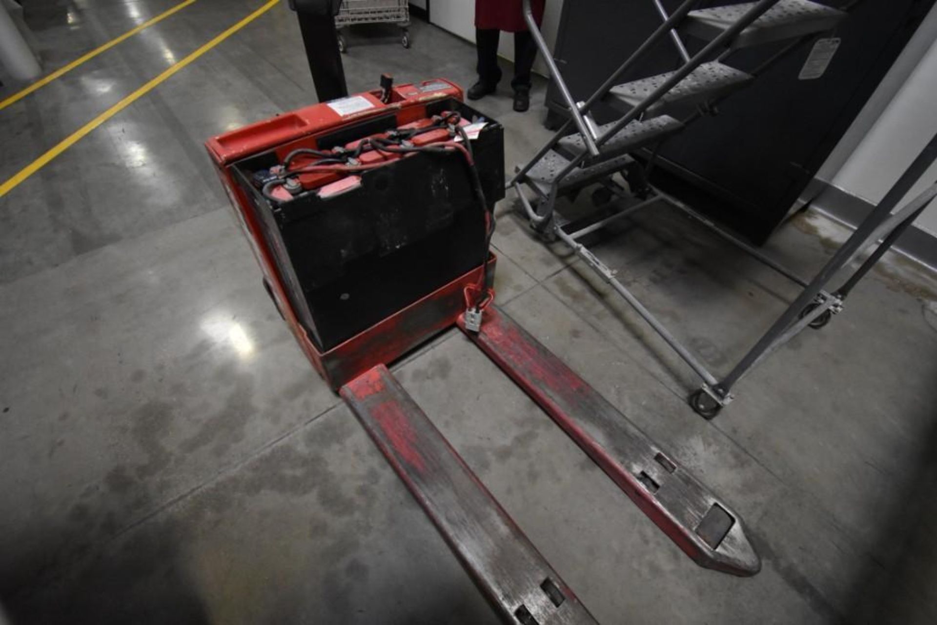 Raymond Pallet Jack - Image 4 of 6