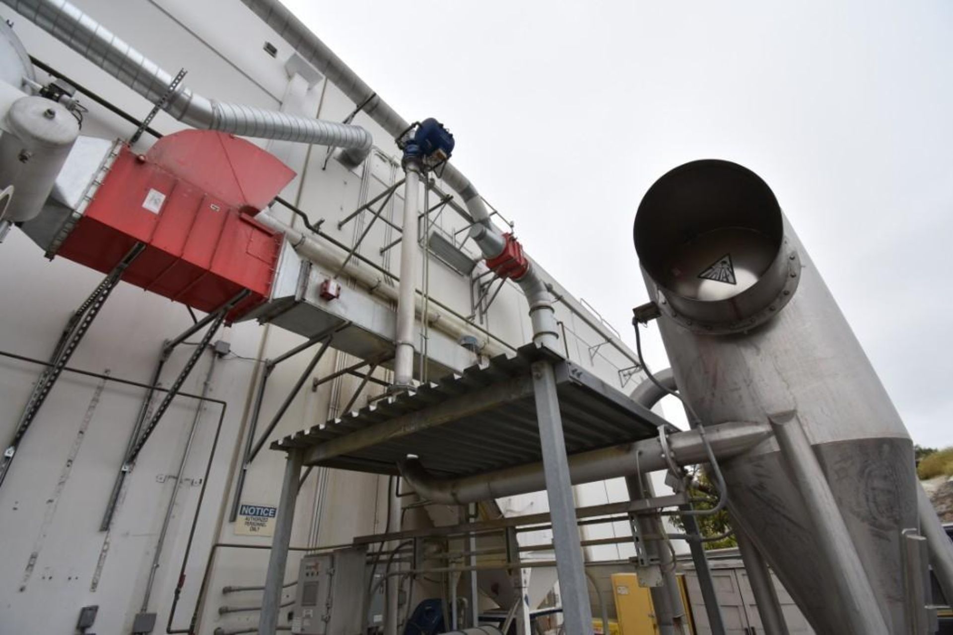 Outside Dust collector - Image 6 of 13