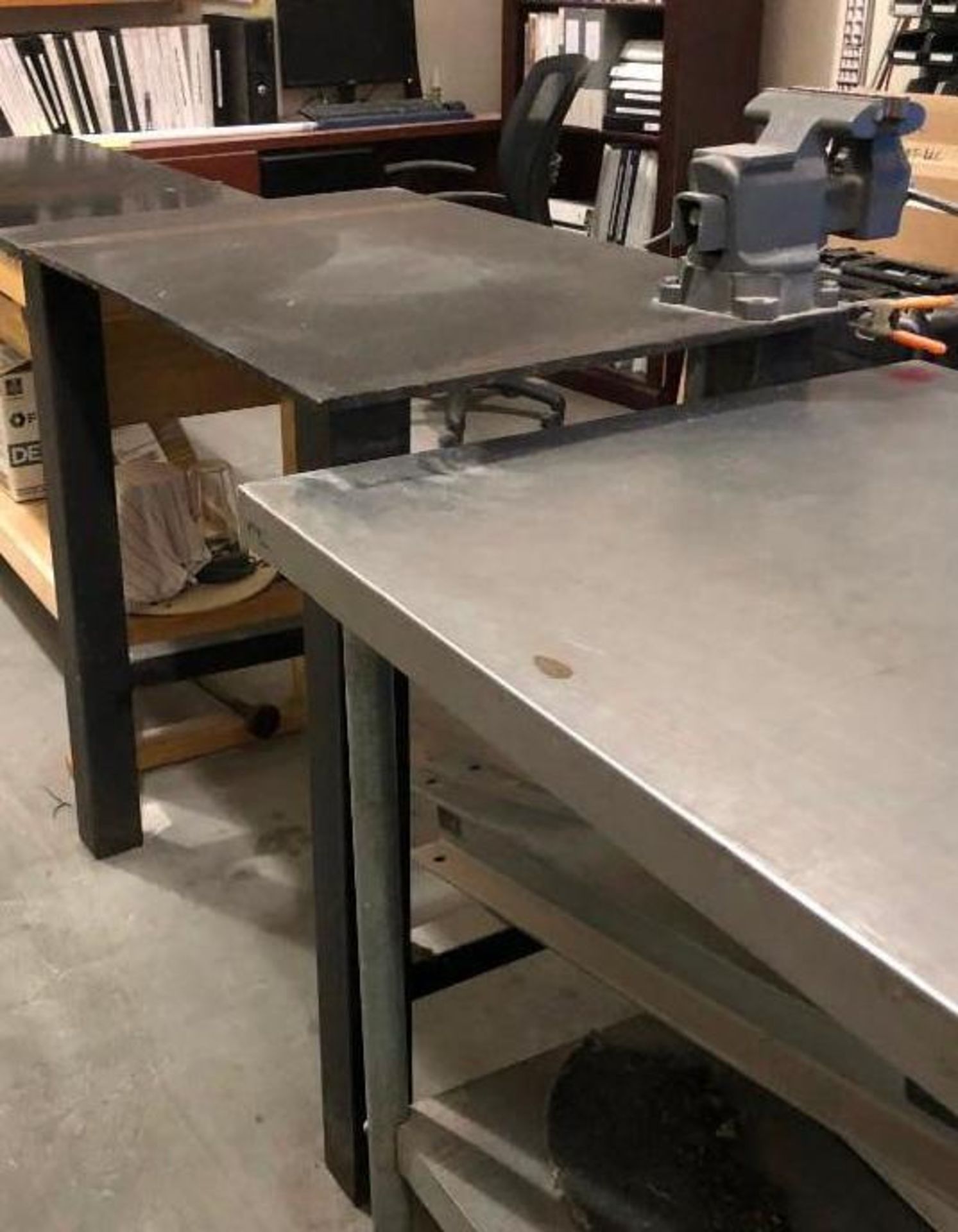 Small work table with Vice attached 2' x 3' - Image 2 of 3