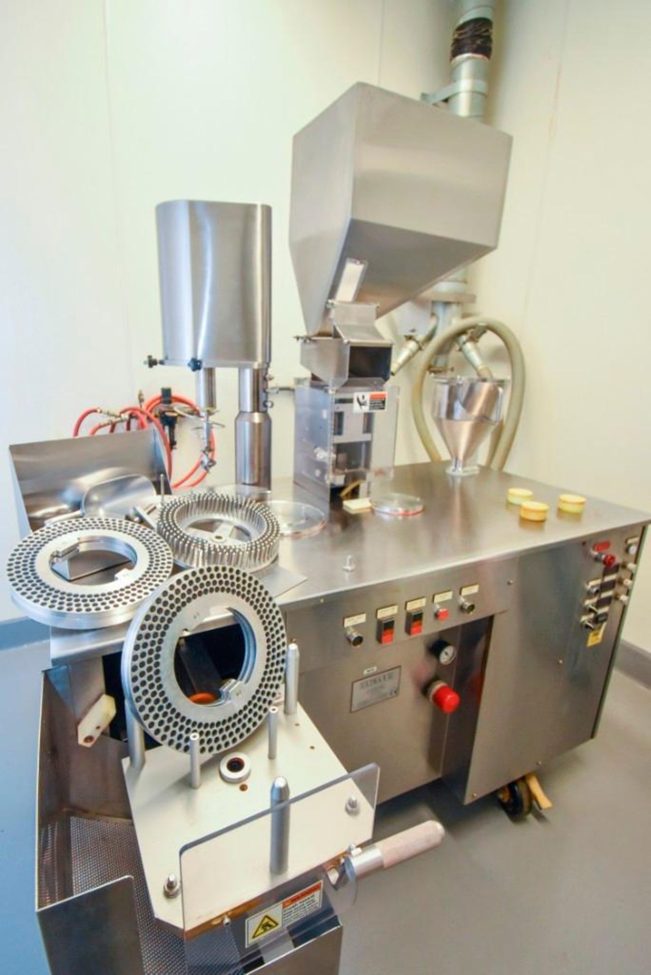 Ultra 8 II Semi Auto Encapsulation machine - Image 4 of 7