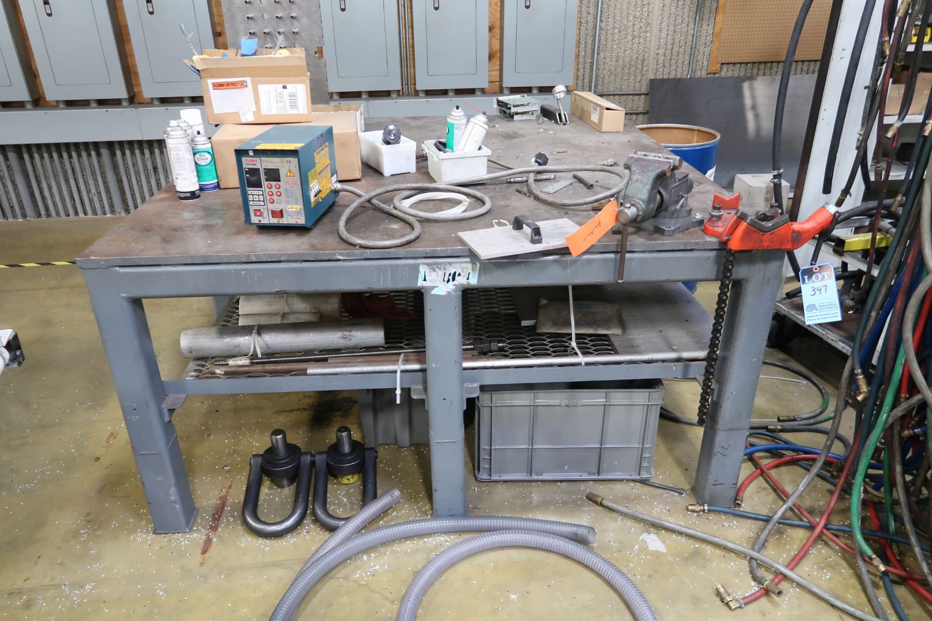 5' X 5' HEAVY DUTY STEEL DIE TABLE WITH 5" VISE AND RIDGID BC-610A PIPE VISE *DISASSEMBLED - NO