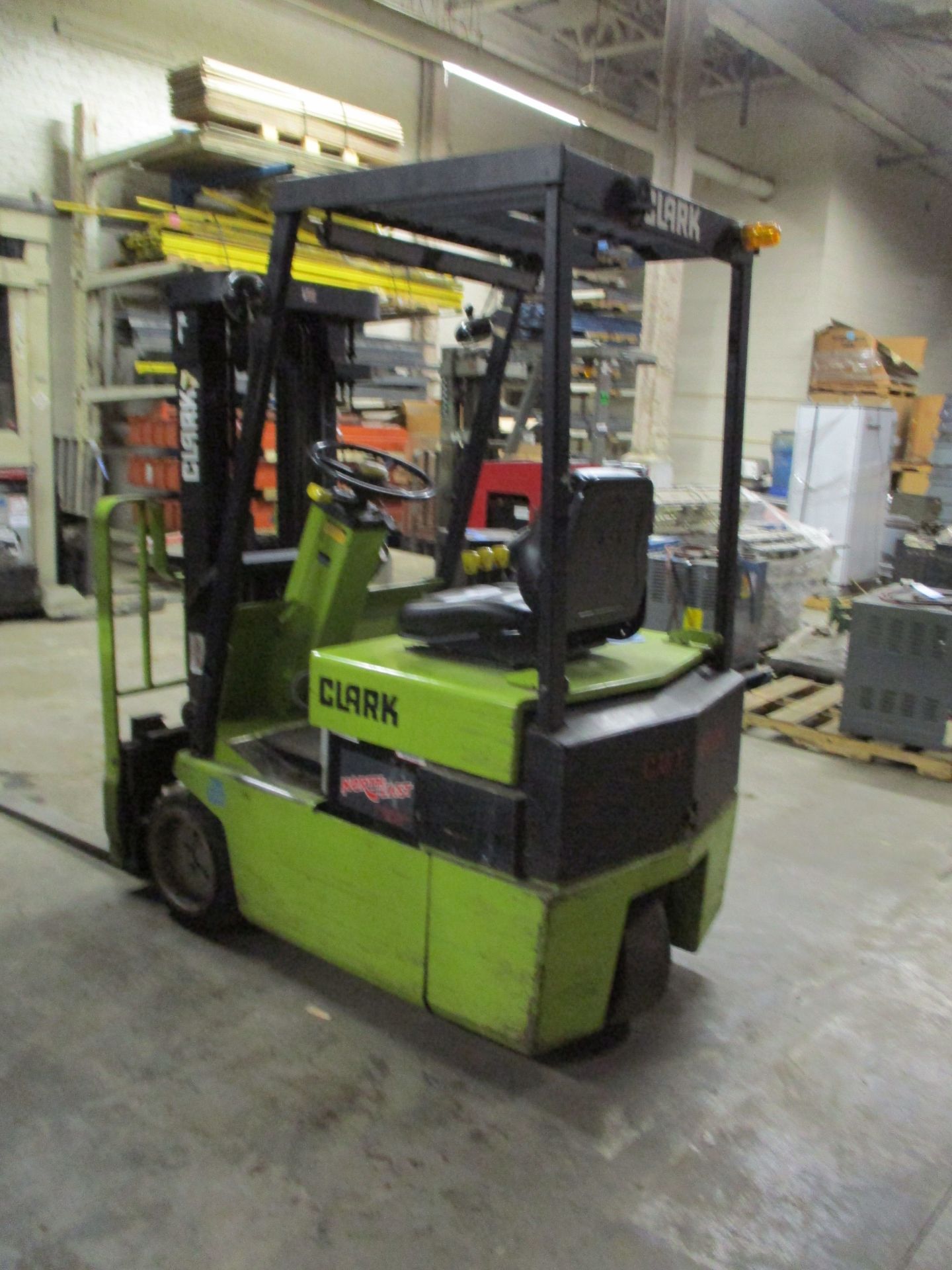 3,000 LB. CLARK MODEL TM15S ELECTRIC 3-WHEEL TYPE LIFT TRUCK; S/N TM247-0082-9091FB, 3-STAGE MAST, - Image 3 of 4