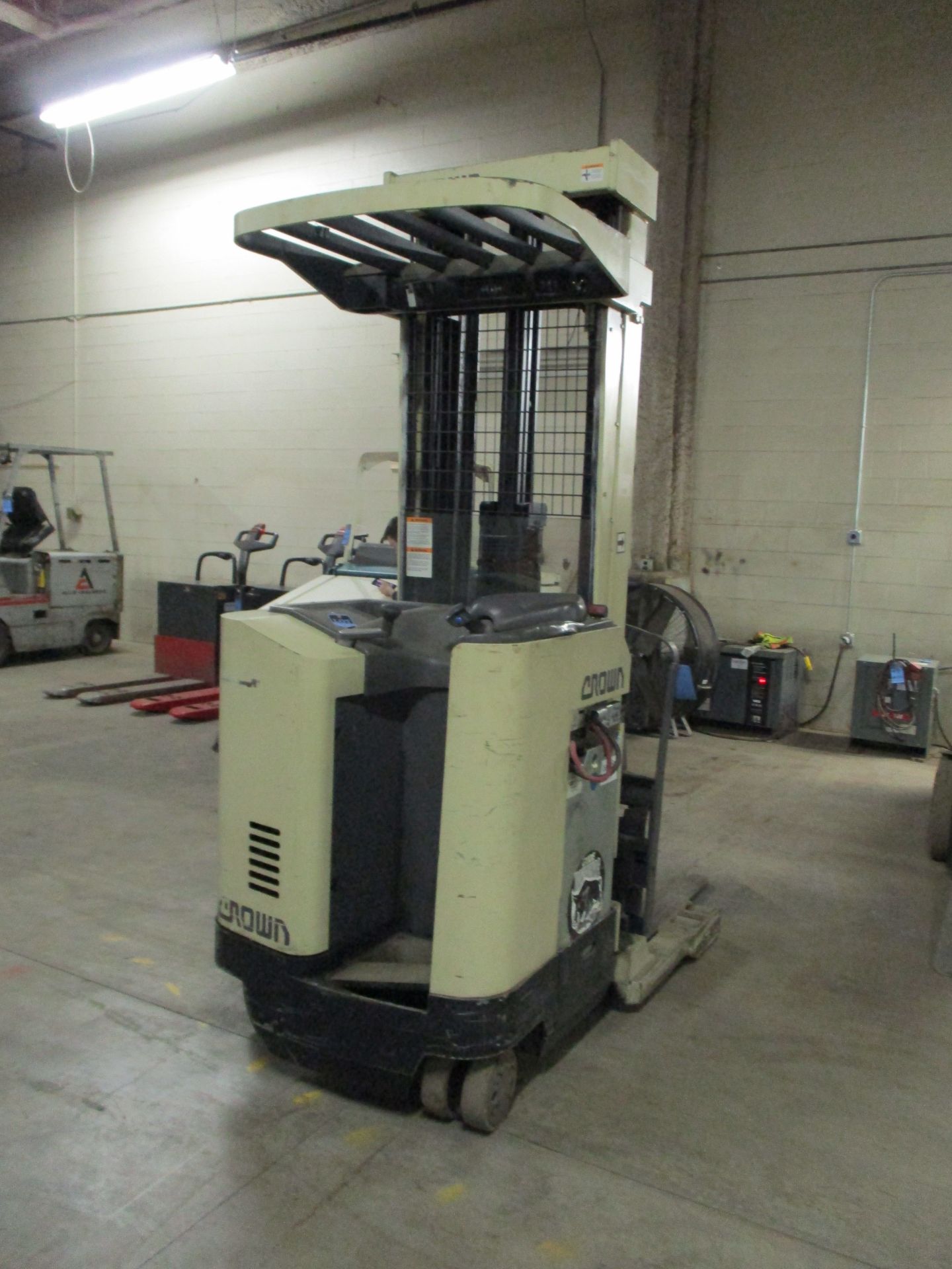 3,500 LB. CROWN MODE3L RR3520-35 ELECTRIC REACH TRUCK; S/N 1A1-74493, 107" MAST HEIGHT, 42" FORKS, - Image 4 of 7