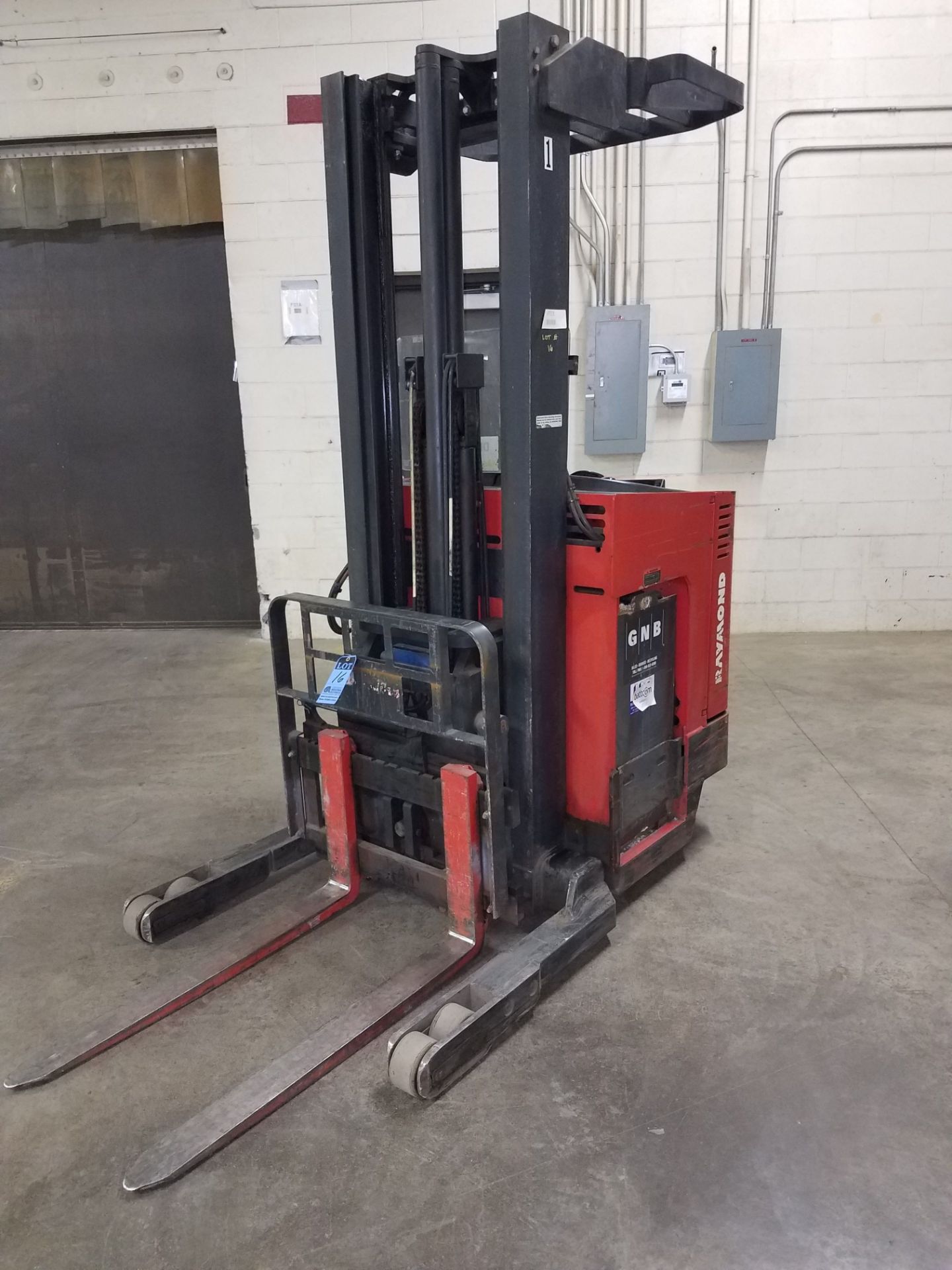 3,000 LB. RAYMOND MODEL EASI ELECTRIC REACH TRUCK; S/N ES-B-95-02520, 210" LIFT, 96" MAST HEIGHT,