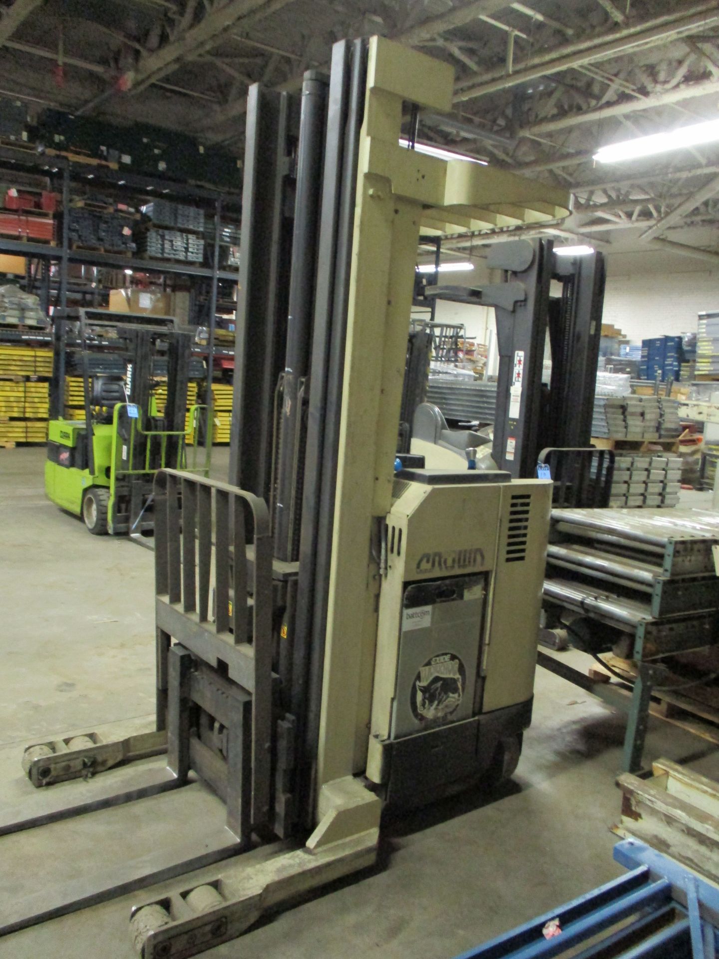 3,500 LB. CROWN MODEL 35RRTT ELECTRIC REACH TRUCK; S/N 1A119265, 240" LIFT HEIGHT, 107" MAST HEIGHT, - Image 4 of 5