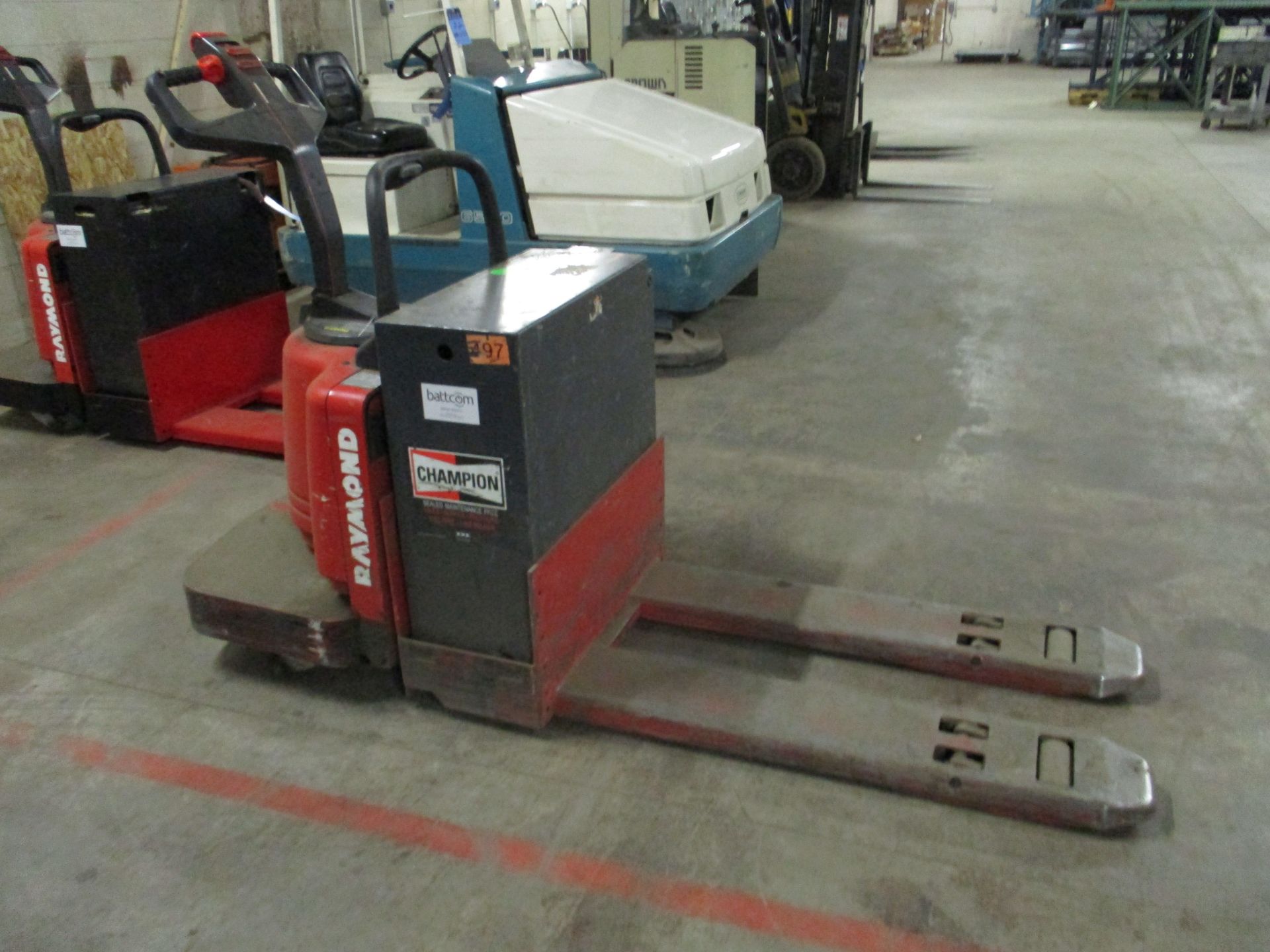 6,000 LB. RAYMOND MODEL 112TM ELECTRIC PALLET TRUCK; S/N 112-04-51497, 48" FORKS, 24 VOLT, WITH - Image 3 of 7
